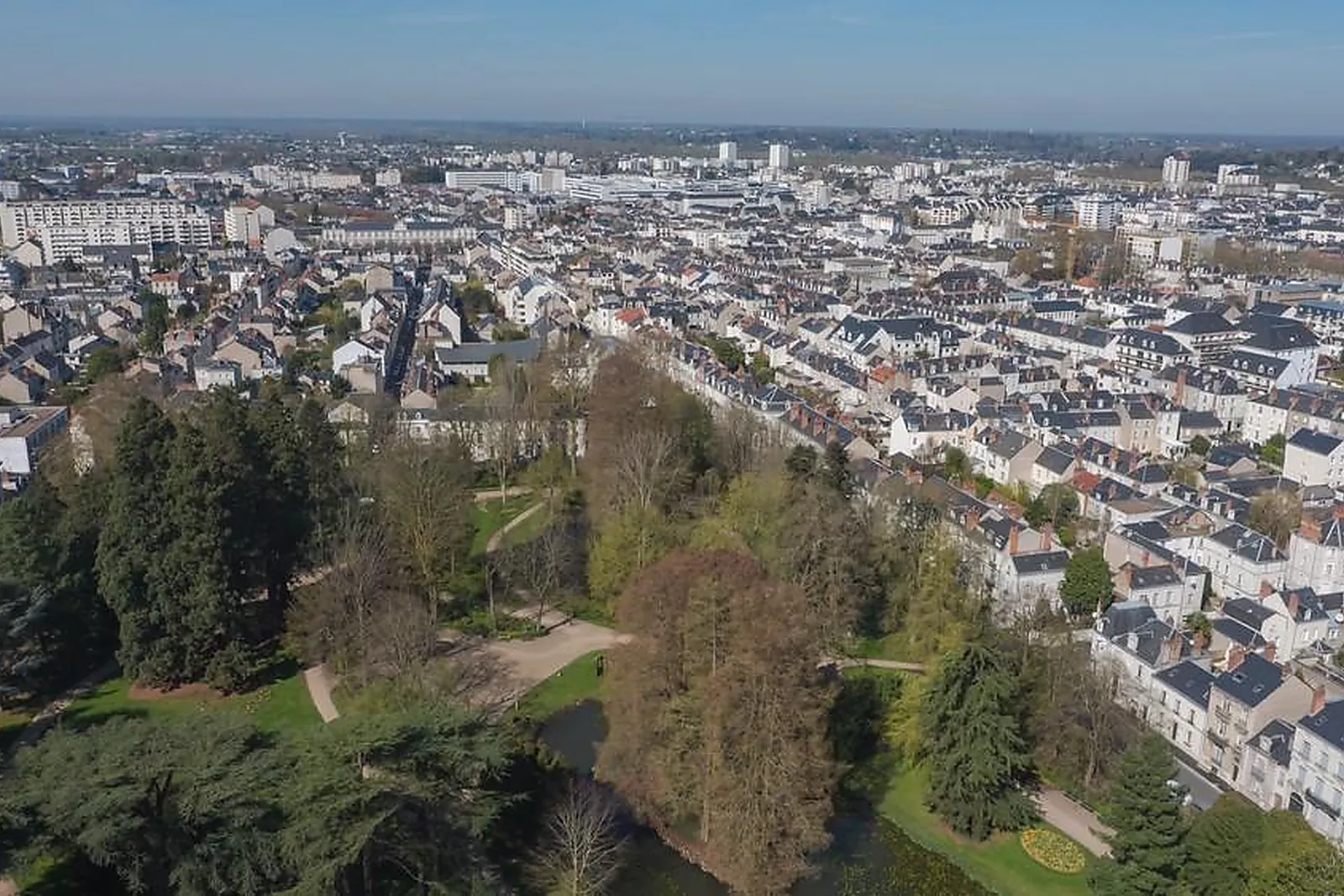 Prestataire Technique Audiovisuel, RÉALISATION AUDIOVISUELLE - JOUE-LES-TOURS (INDRE-ET-LOIRE) : DRONE CONTRAST