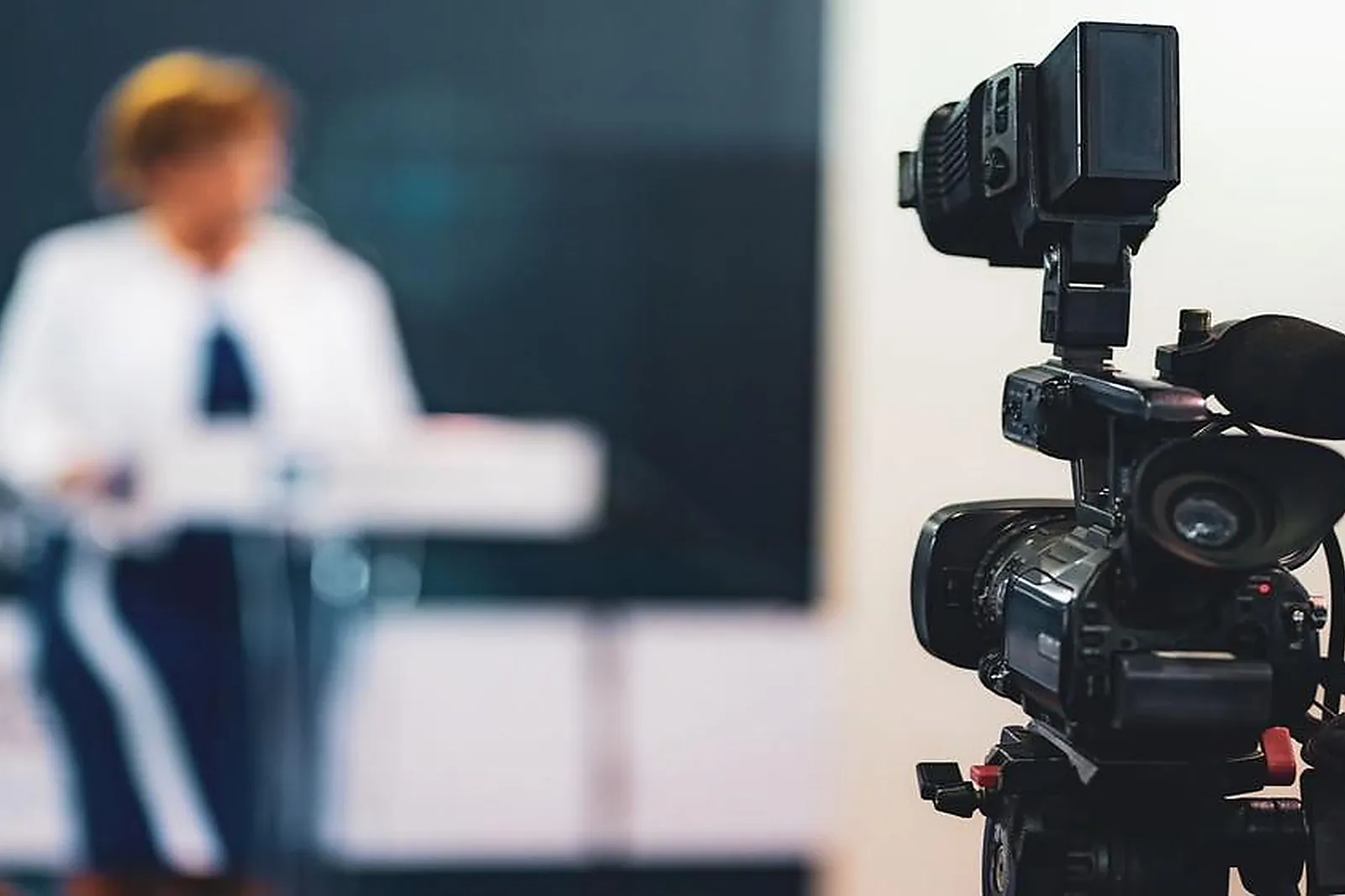 Prestataire Technique Audiovisuel, RÉALISATION AUDIOVISUELLE - LE-PIAN-MEDOC (GIRONDE) : ABRACAMERA