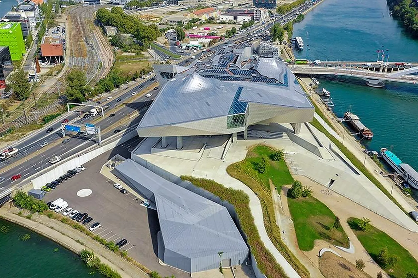 Prestataire Technique Audiovisuel, RÉALISATION AUDIOVISUELLE - MEYZIEU (RHÔNE) : SERVICES DRONE