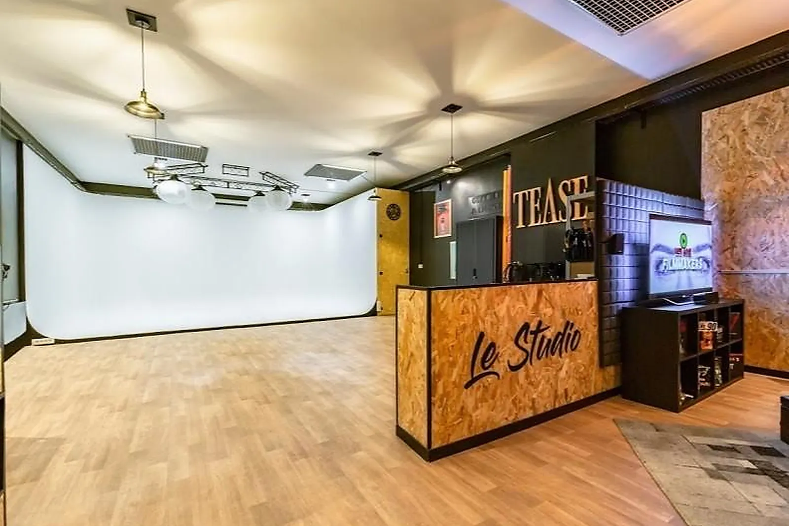 Prestataire Technique Audiovisuel, RÉALISATION AUDIOVISUELLE - OUGES (CÔTE-D'OR) : TEASE PROD