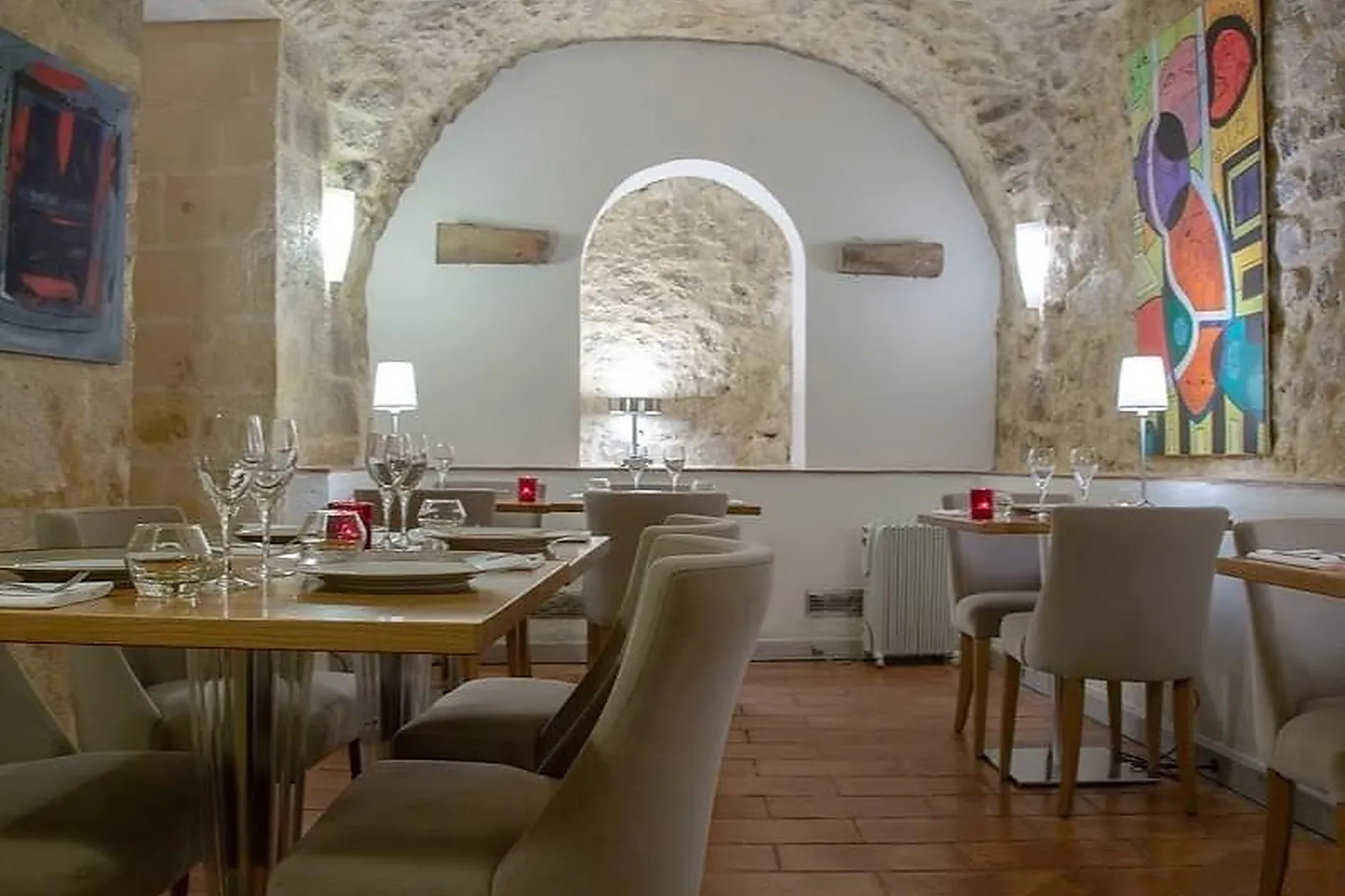 Cafés et Restaurants, RESTAURANTS - AIX-EN-PROVENCE (BOUCHES-DU-RHÔNE) : LES CAVES HENRI IV BY LE FORMAL