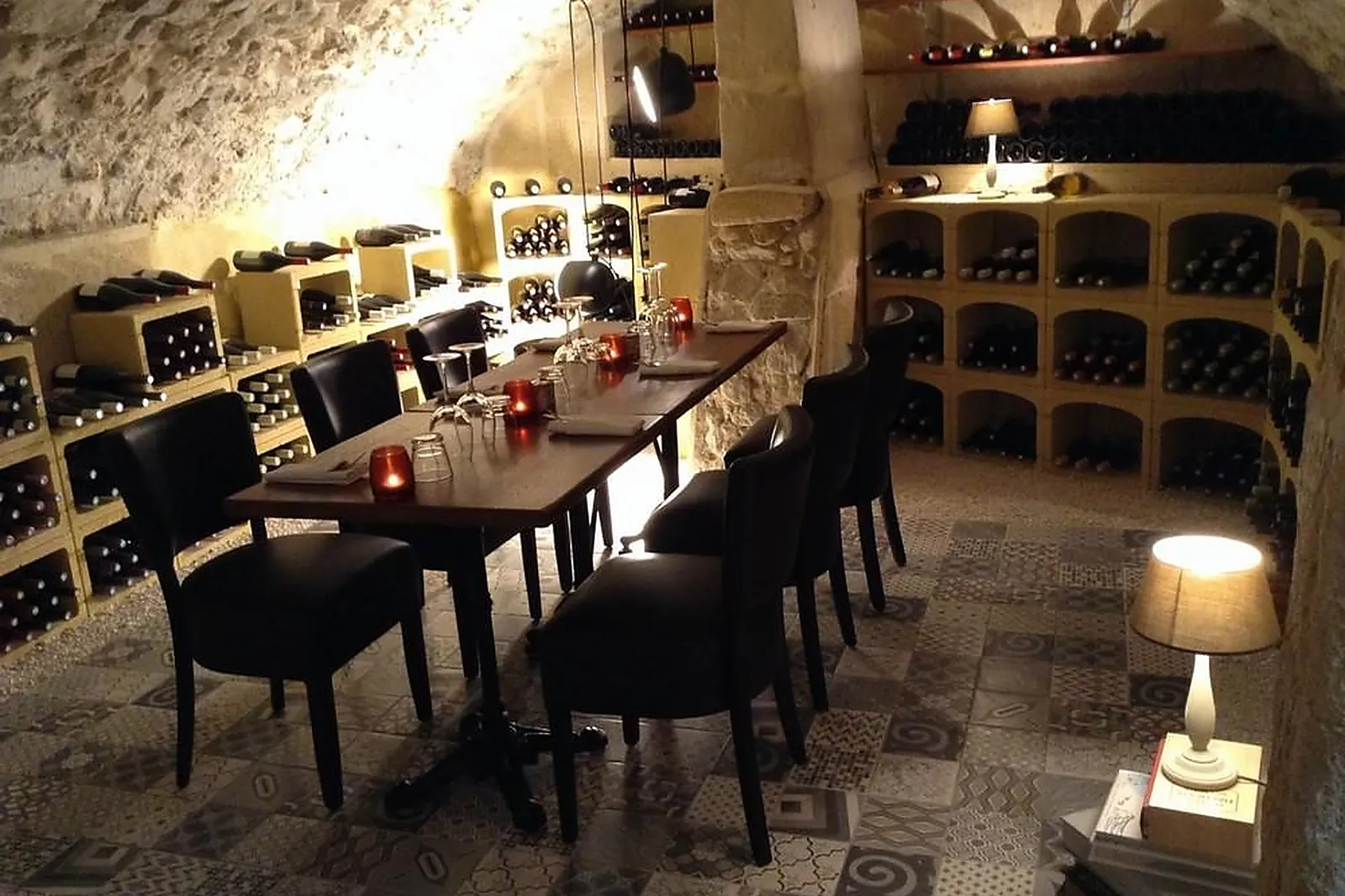 Cafés et Restaurants, RESTAURANTS - AIX-EN-PROVENCE (BOUCHES-DU-RHÔNE) : VINTREPIDE