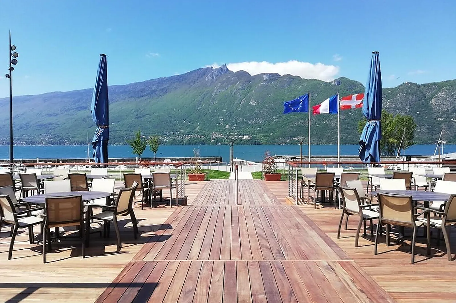 Cafés et Restaurants, RESTAURANTS - AIX-LES-BAINS (SAVOIE) : BRASSERIE L’AQUARIUM