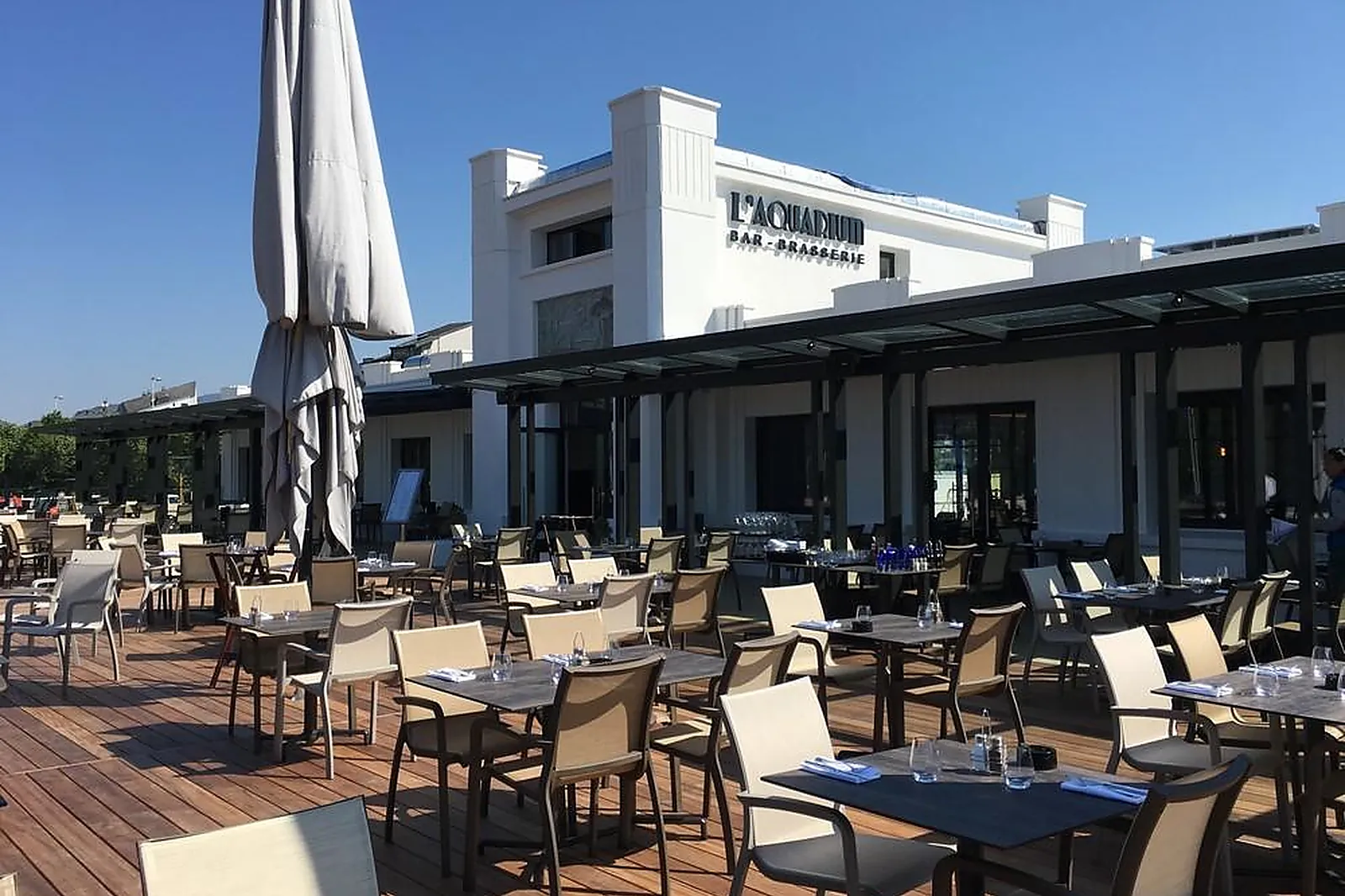 Cafés et Restaurants, RESTAURANTS - AIX-LES-BAINS (SAVOIE) : BRASSERIE L’AQUARIUM