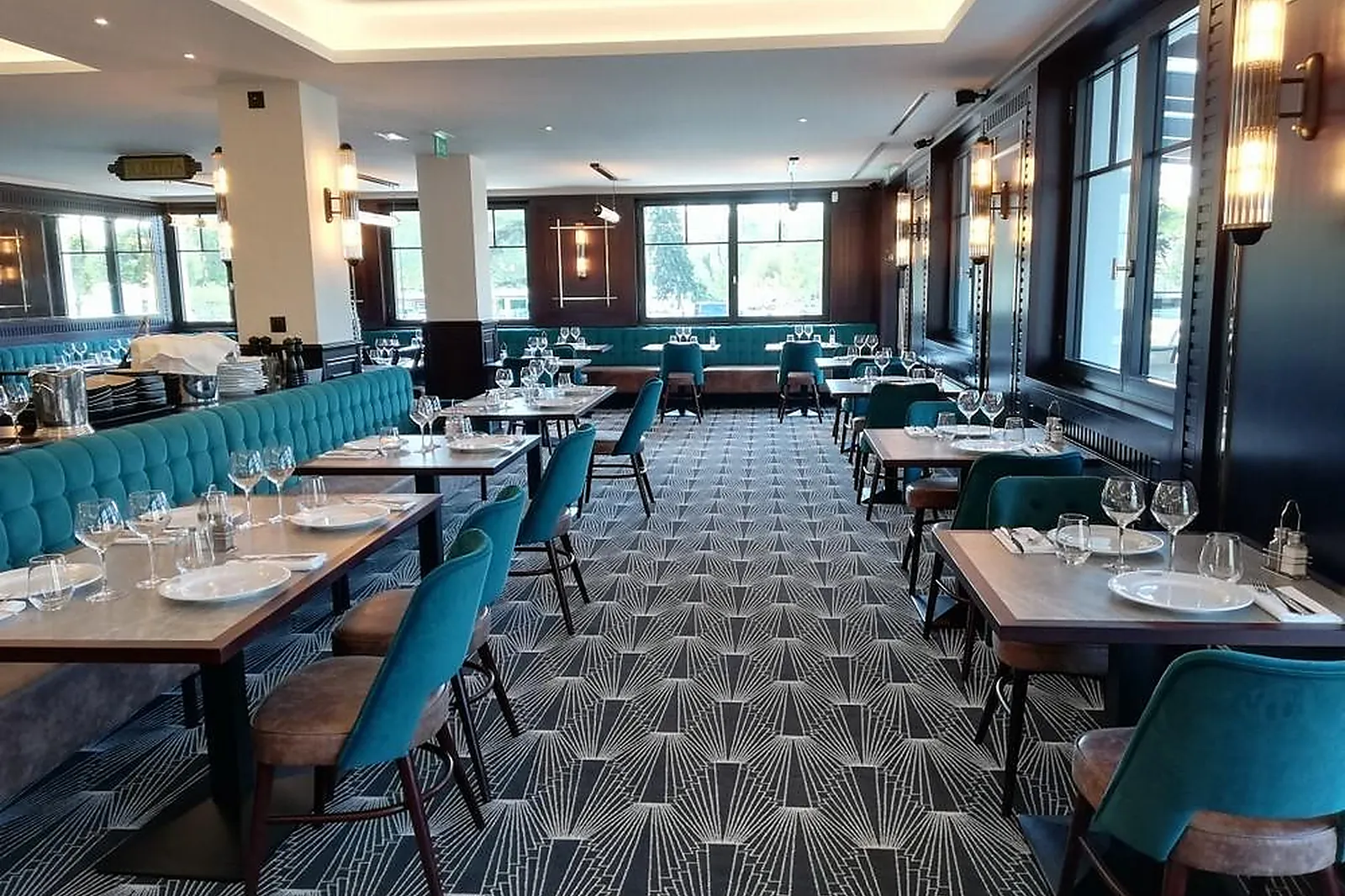 Cafés et Restaurants, RESTAURANTS - AIX-LES-BAINS (SAVOIE) : BRASSERIE L’AQUARIUM