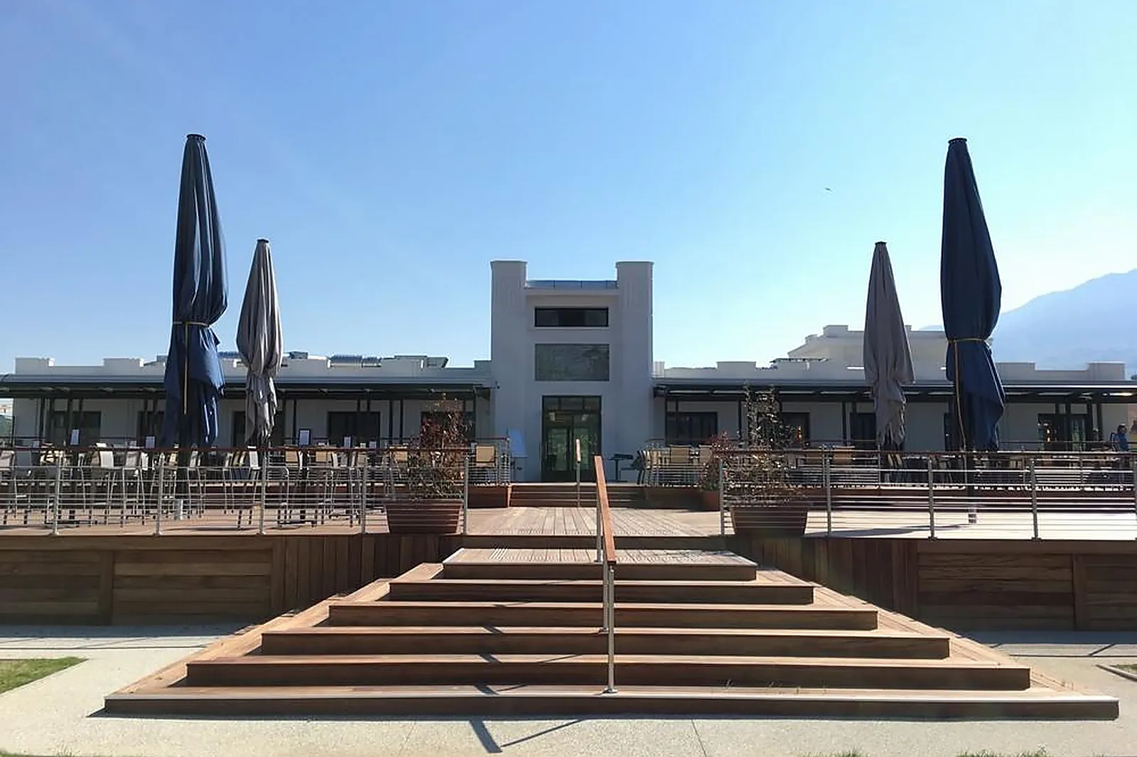 Cafés et Restaurants, RESTAURANTS - AIX-LES-BAINS (SAVOIE) : BRASSERIE L’AQUARIUM