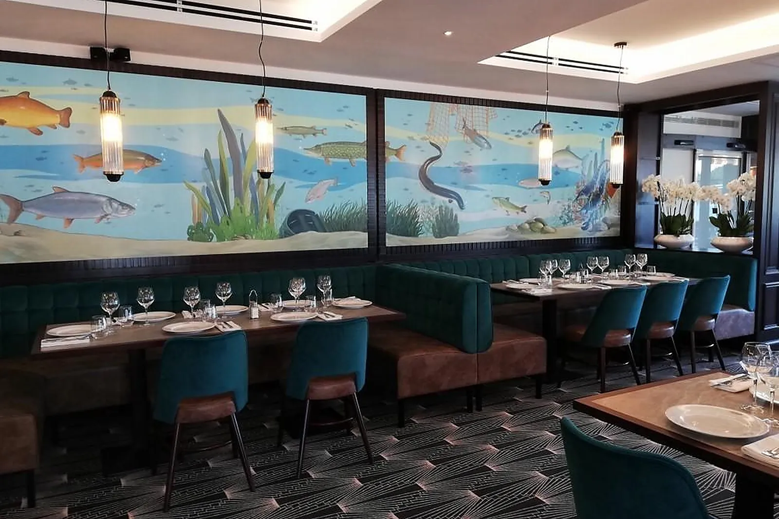 Cafés et Restaurants, RESTAURANTS - AIX-LES-BAINS (SAVOIE) : BRASSERIE L’AQUARIUM