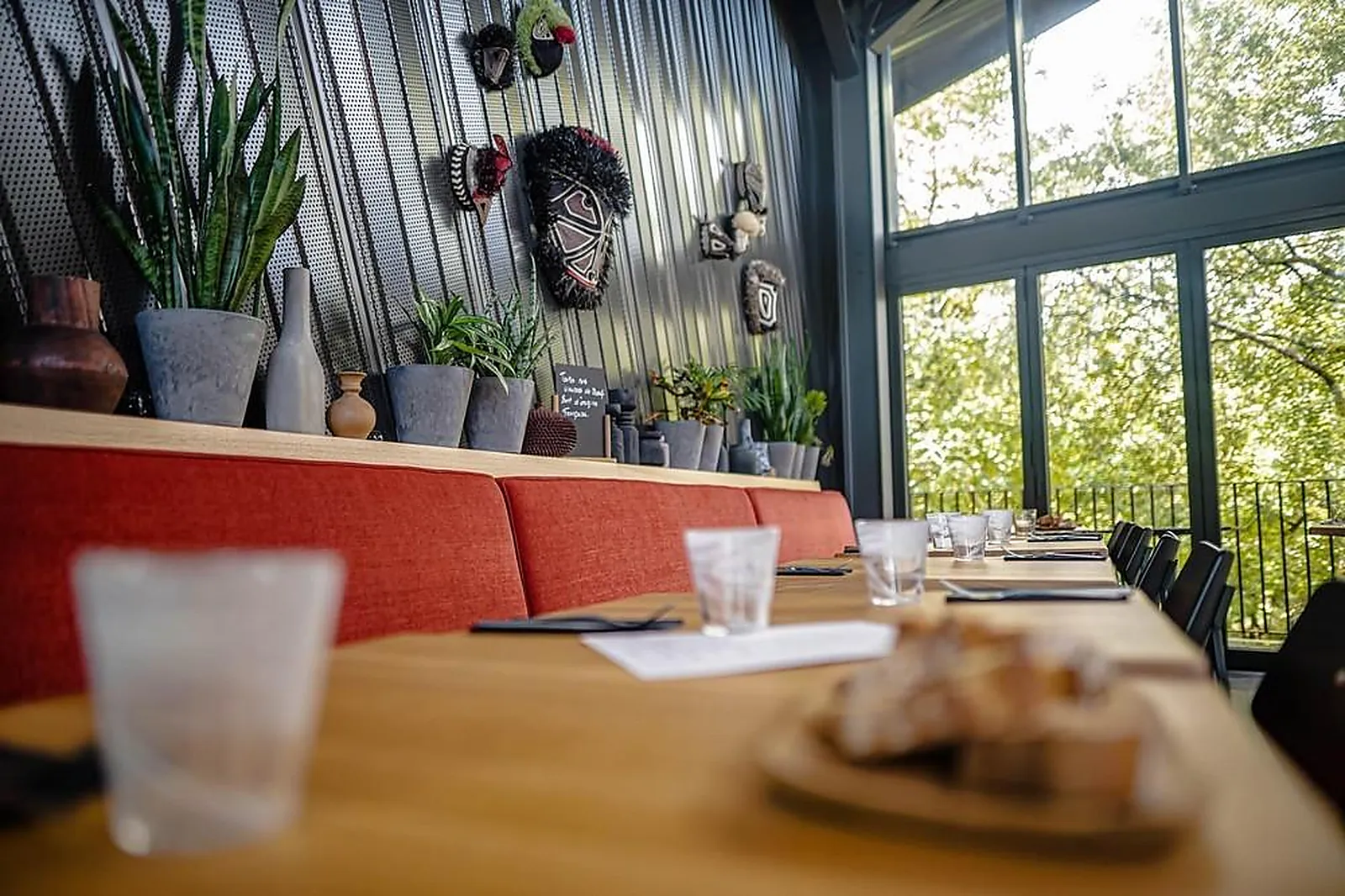 Cafés et Restaurants, RESTAURANTS - ANGOULEME (CHARENTE) : LES SOURCES DE FONTBELLE