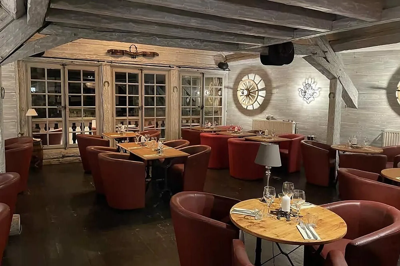 Cafés et Restaurants, RESTAURANTS - ANNECY (HAUTE-SAVOIE) : LES ECURIES DU PRÉ CARRÉ