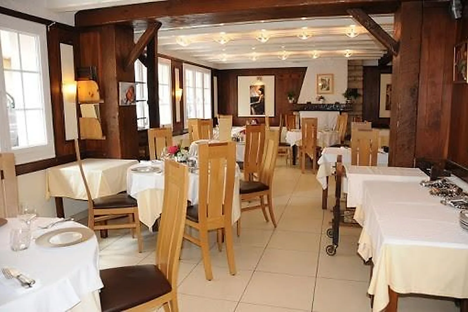 Cafés et Restaurants, RESTAURANTS - ARPAJON (ESSONNE) : LE VALMOREY