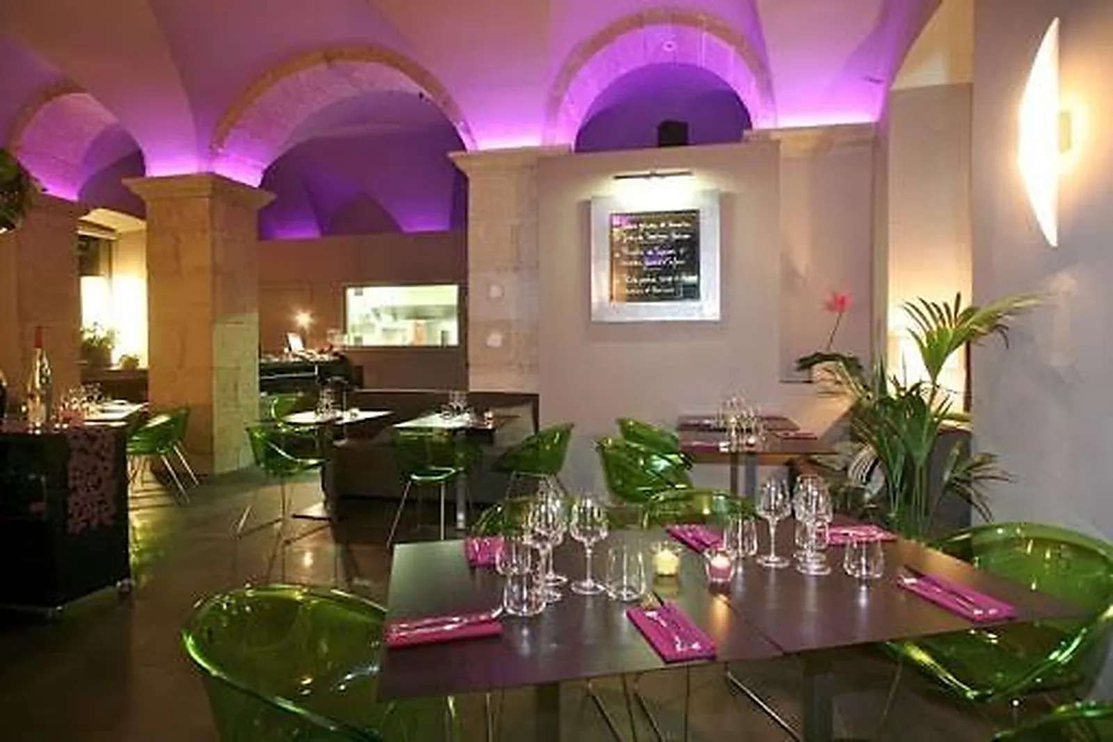 Cafés et Restaurants, RESTAURANTS - AUBENAS (ARDÈCHE) : LA VILLA DE TARTARY