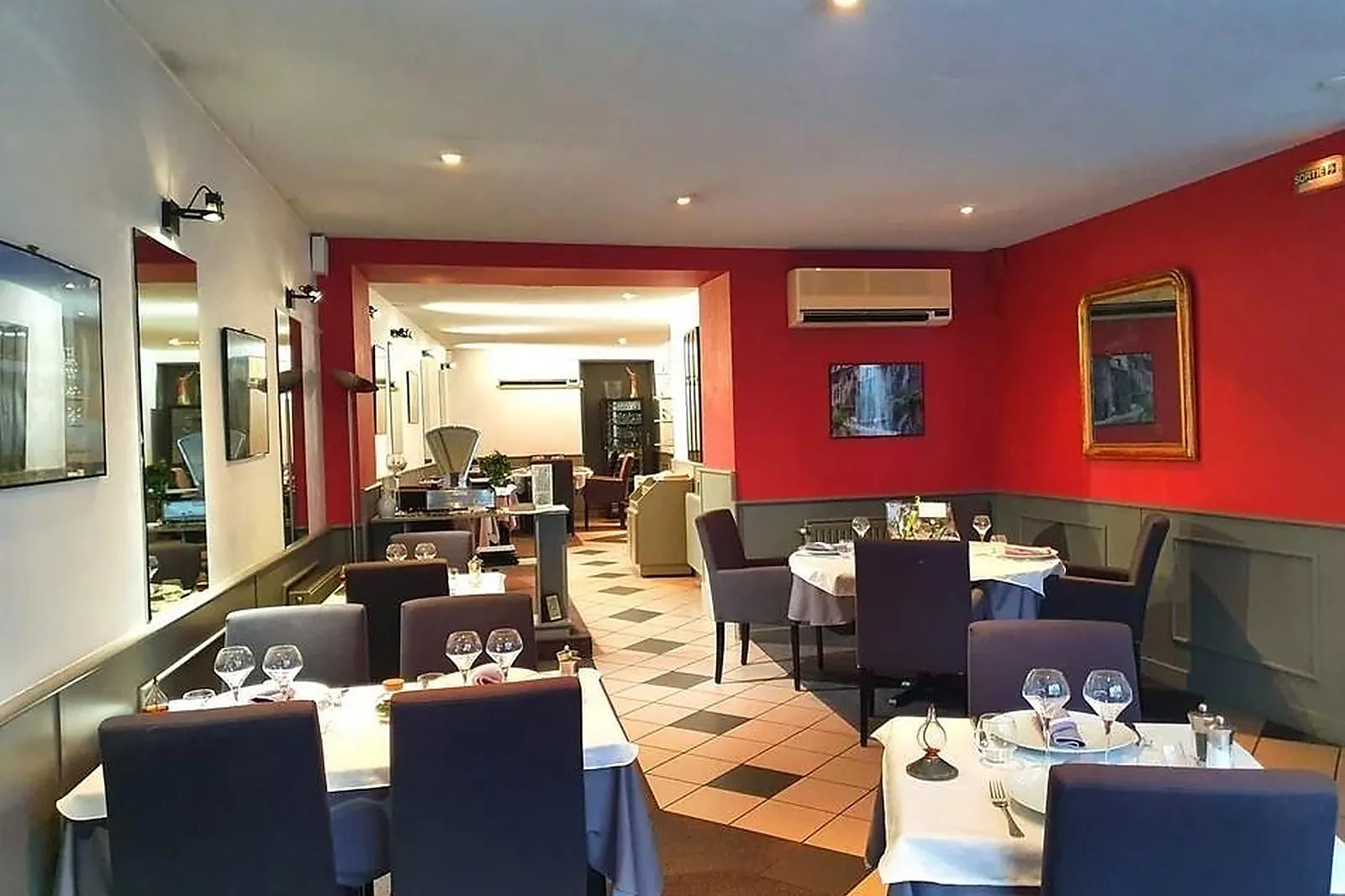 Cafés et Restaurants, RESTAURANTS - AURILLAC (CANTAL) : LES QUATRES SAISONS