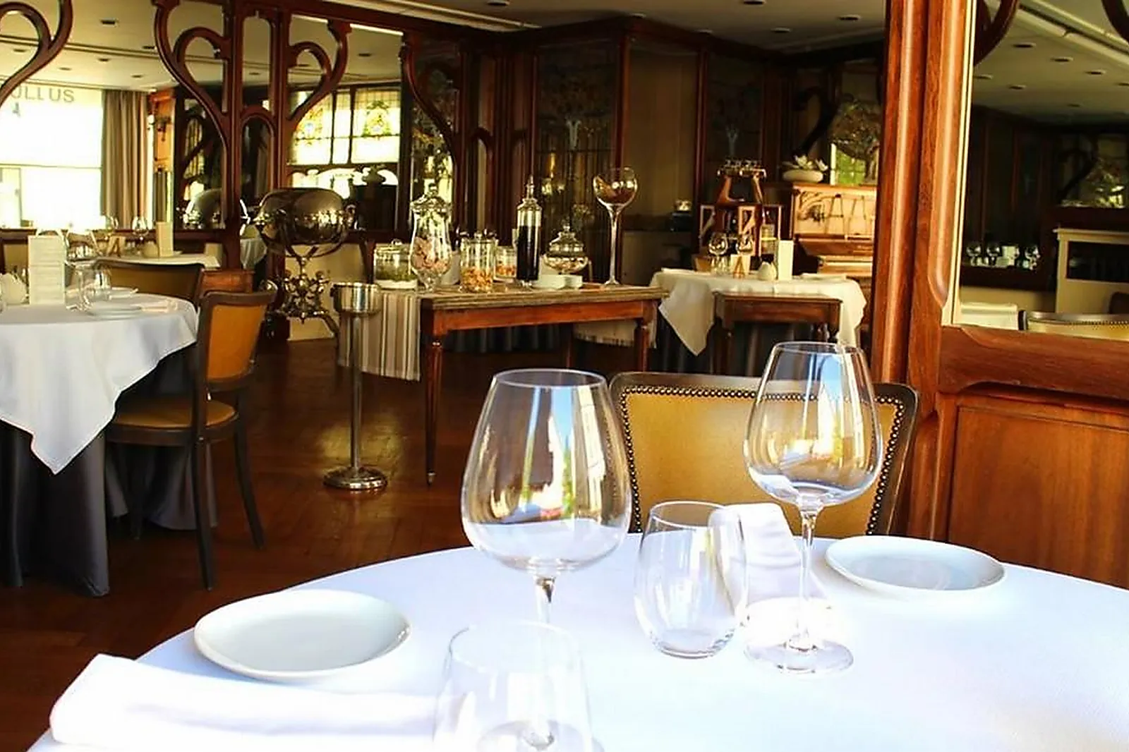 Cafés et Restaurants, RESTAURANTS - AVIGNON (VAUCLUSE) : HIELY LUCULLUS