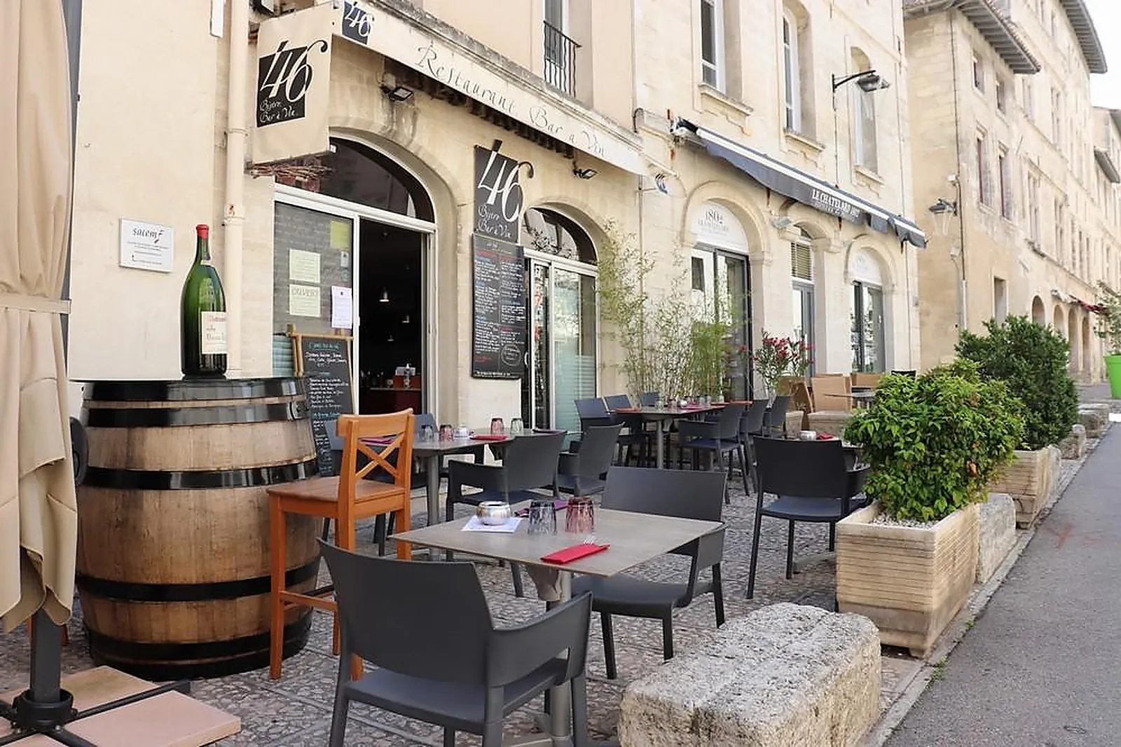 Cafés et Restaurants, RESTAURANTS - AVIGNON (VAUCLUSE) : RESTAURANT LE 46
