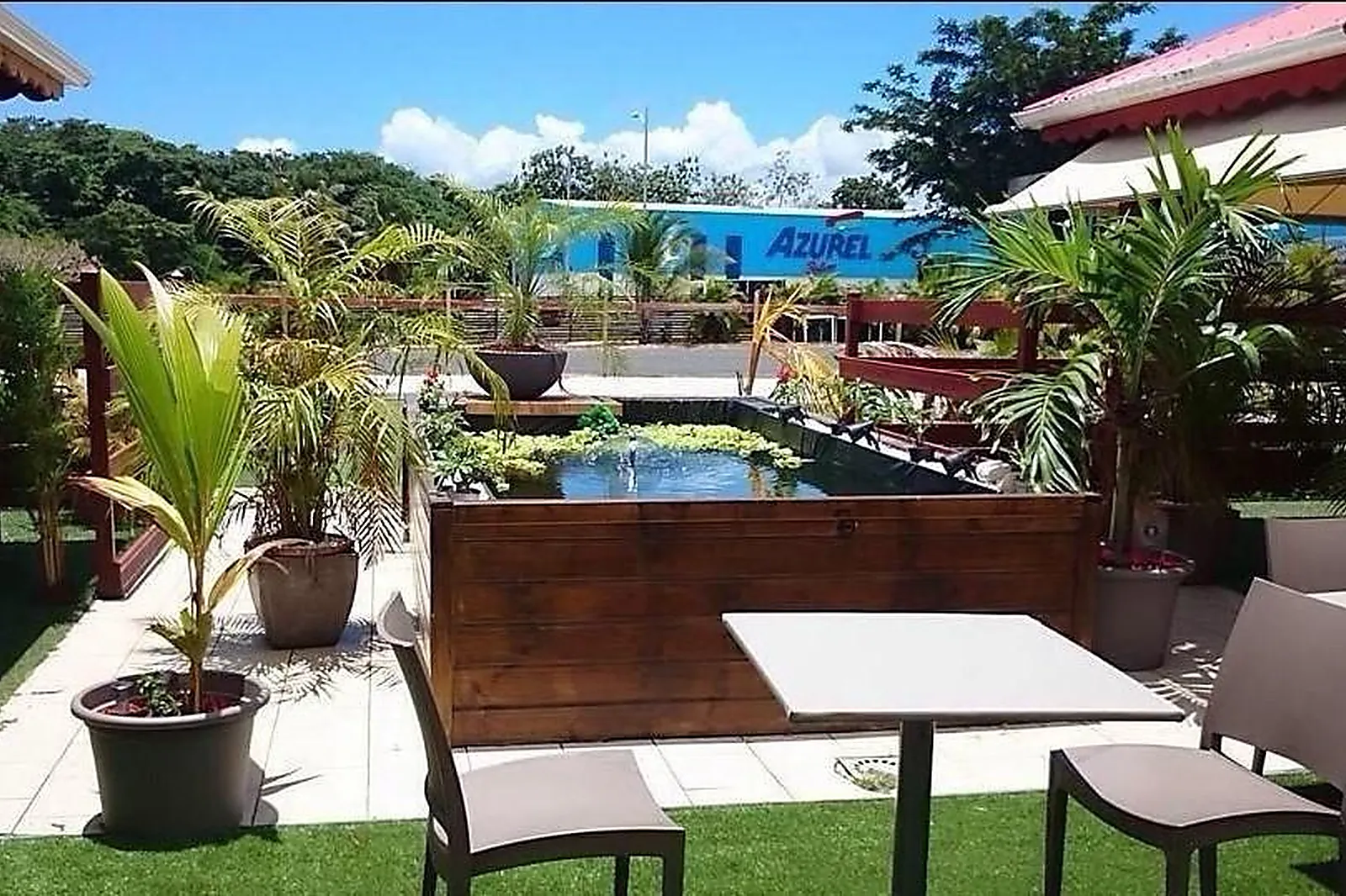 Cafés et Restaurants, RESTAURANTS - BAIE-MAHAULT (GUADELOUPE) : LL&RSQUO;EDEN LOUNGE