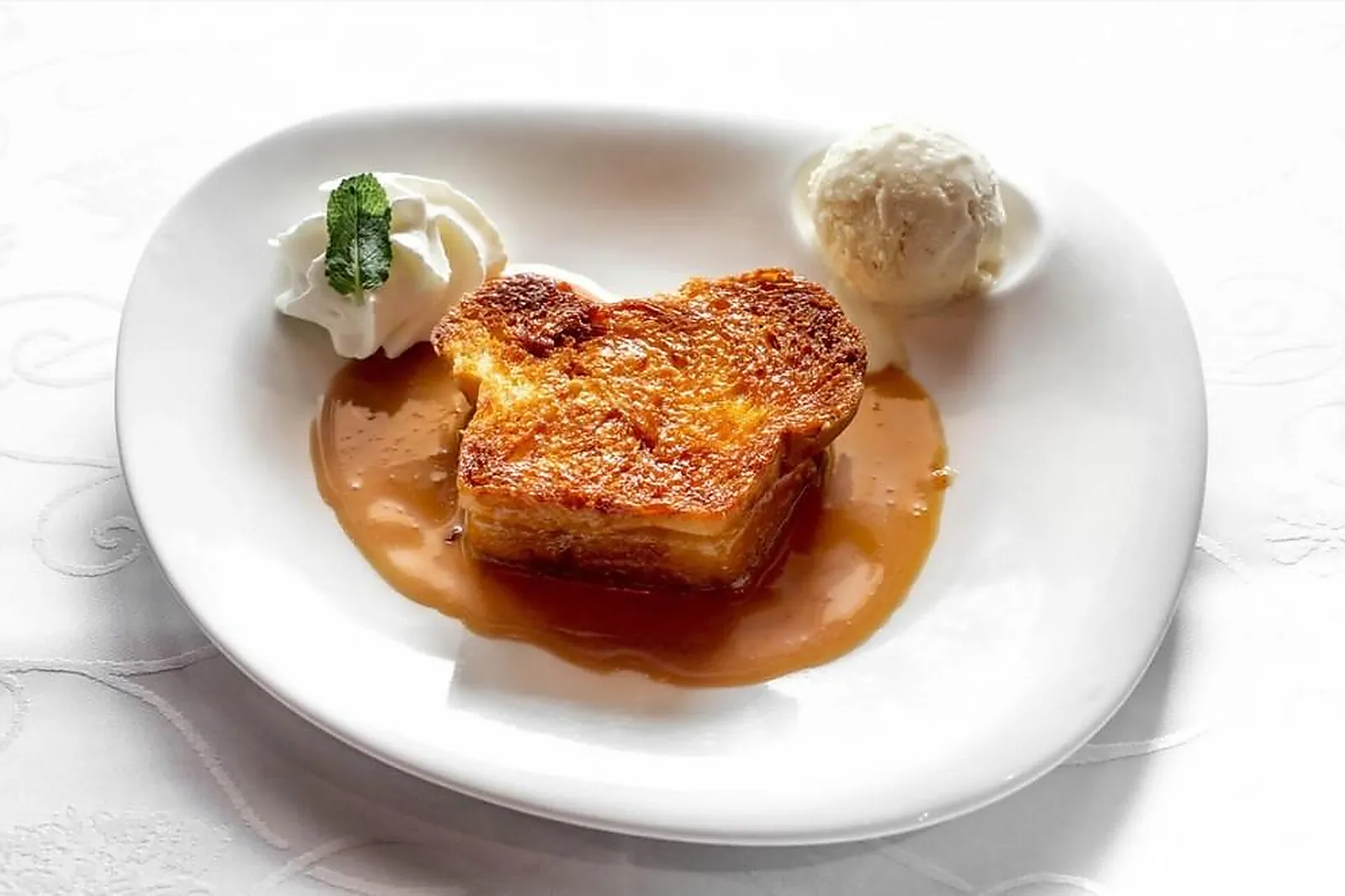 Cafés et Restaurants, RESTAURANTS - BEAUNE (CÔTE-DL&RSQUO;OR) : CAVEAU DES ARCHES