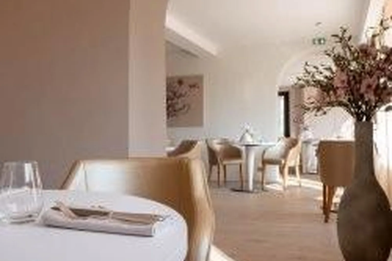 Cafés et Restaurants, RESTAURANTS - BEAUNE (CÔTE-DL&RSQUO;OR) : LL&RSQUO;ECUSSON