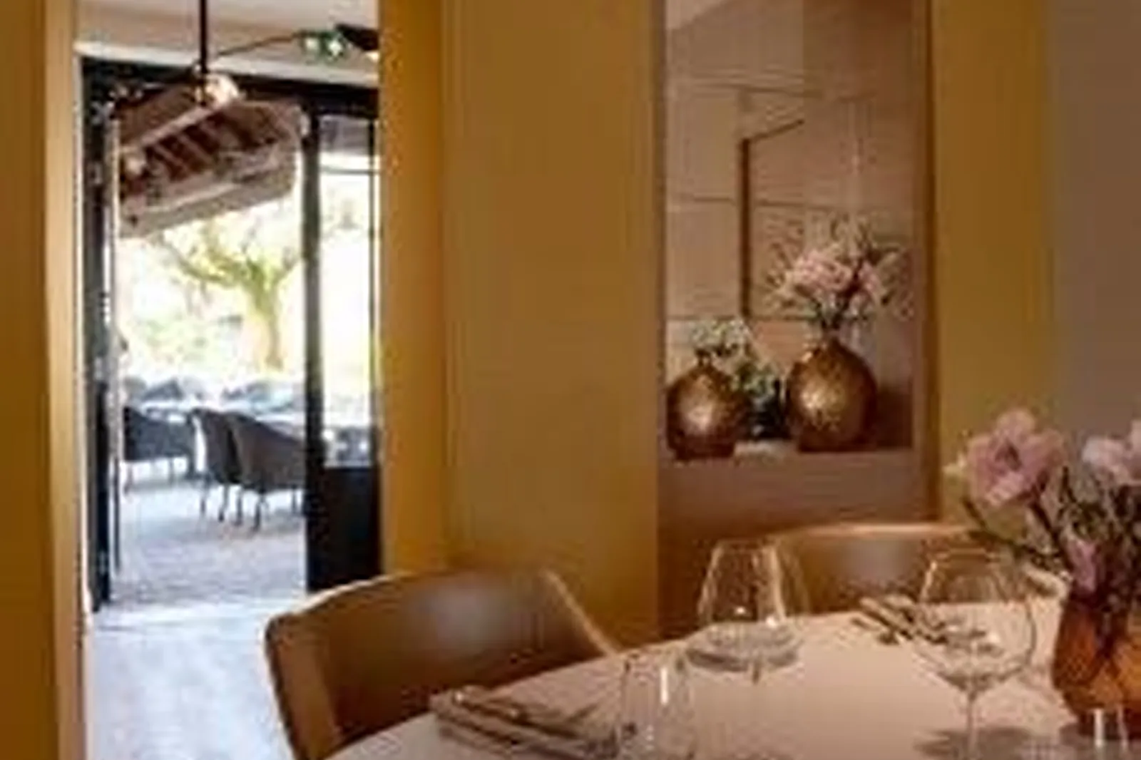 Cafés et Restaurants, RESTAURANTS - BEAUNE (CÔTE-DL&RSQUO;OR) : LL&RSQUO;ECUSSON