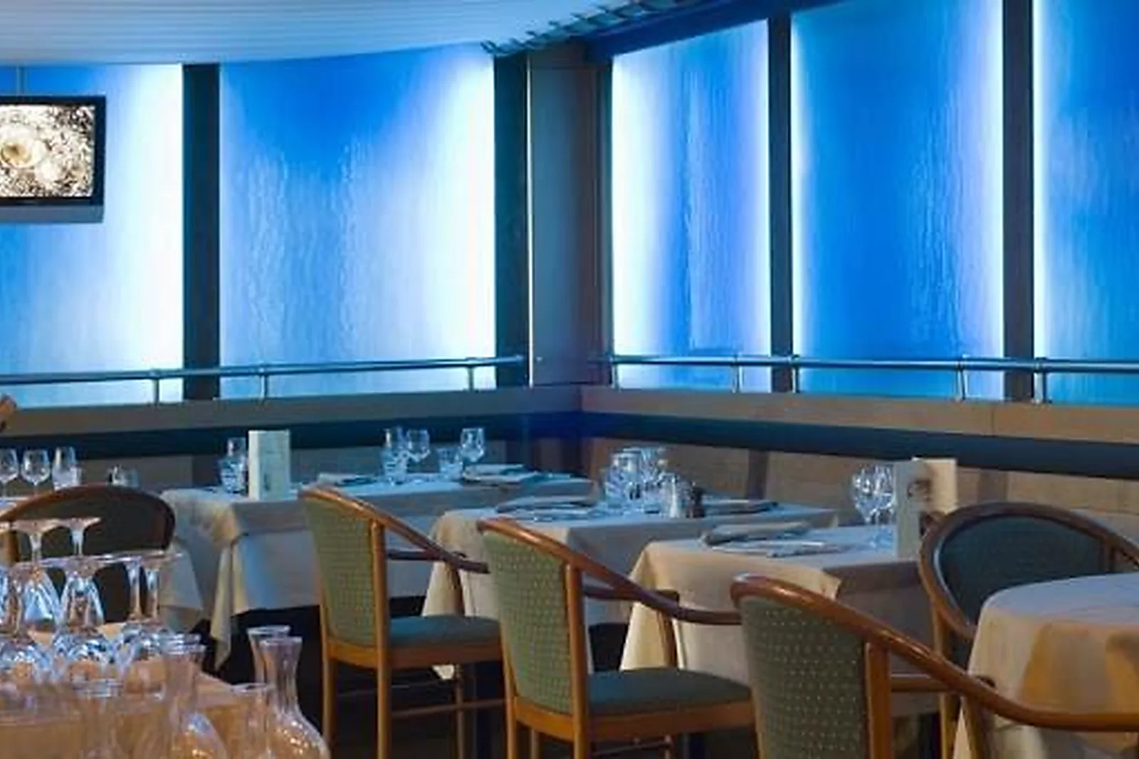 Cafés et Restaurants, RESTAURANTS - BEAUNE (CÔTE-DL&RSQUO;OR) : LE GRAND BLEU BEAUNE