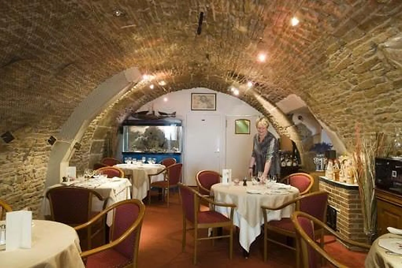 Cafés et Restaurants, RESTAURANTS - BEAUNE (CÔTE-DL&RSQUO;OR) : LE GRAND BLEU BEAUNE