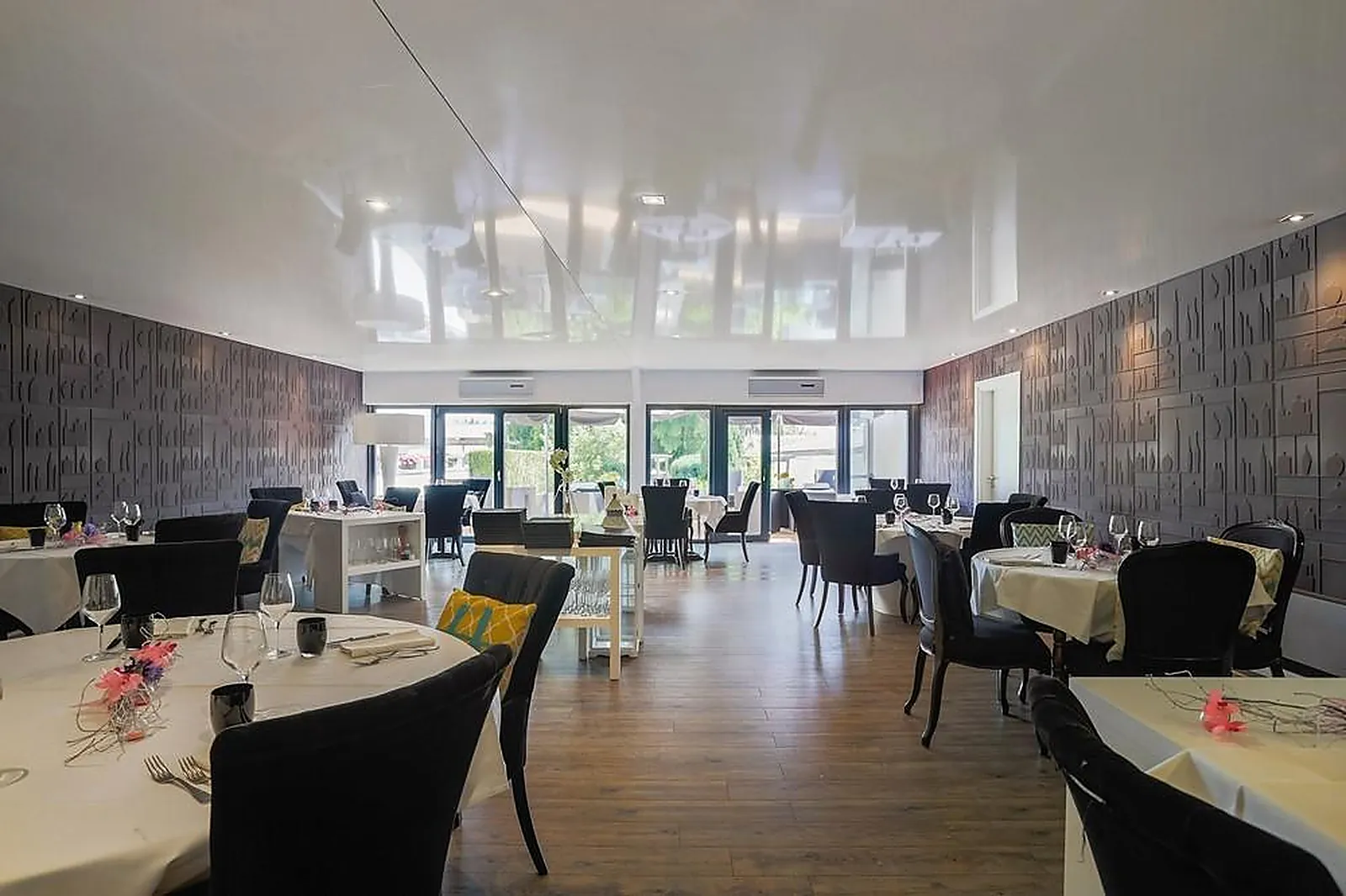 Cafés et Restaurants, RESTAURANTS - BENESTROFF (MOSELLE) : LA TOQUE BLANCHE