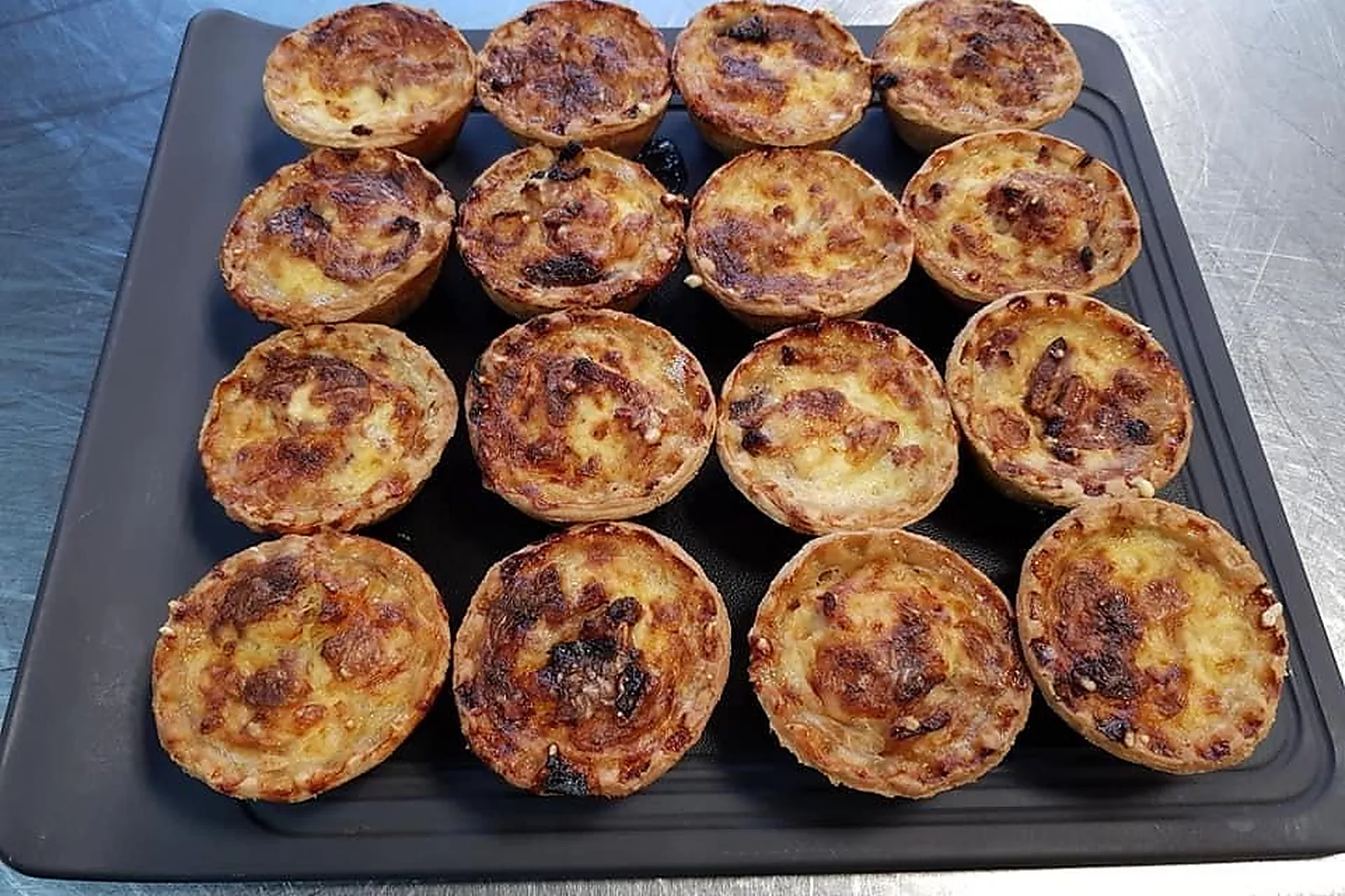 Cafés et Restaurants, RESTAURANTS - BENESTROFF (MOSELLE) : LA TOQUE BLANCHE