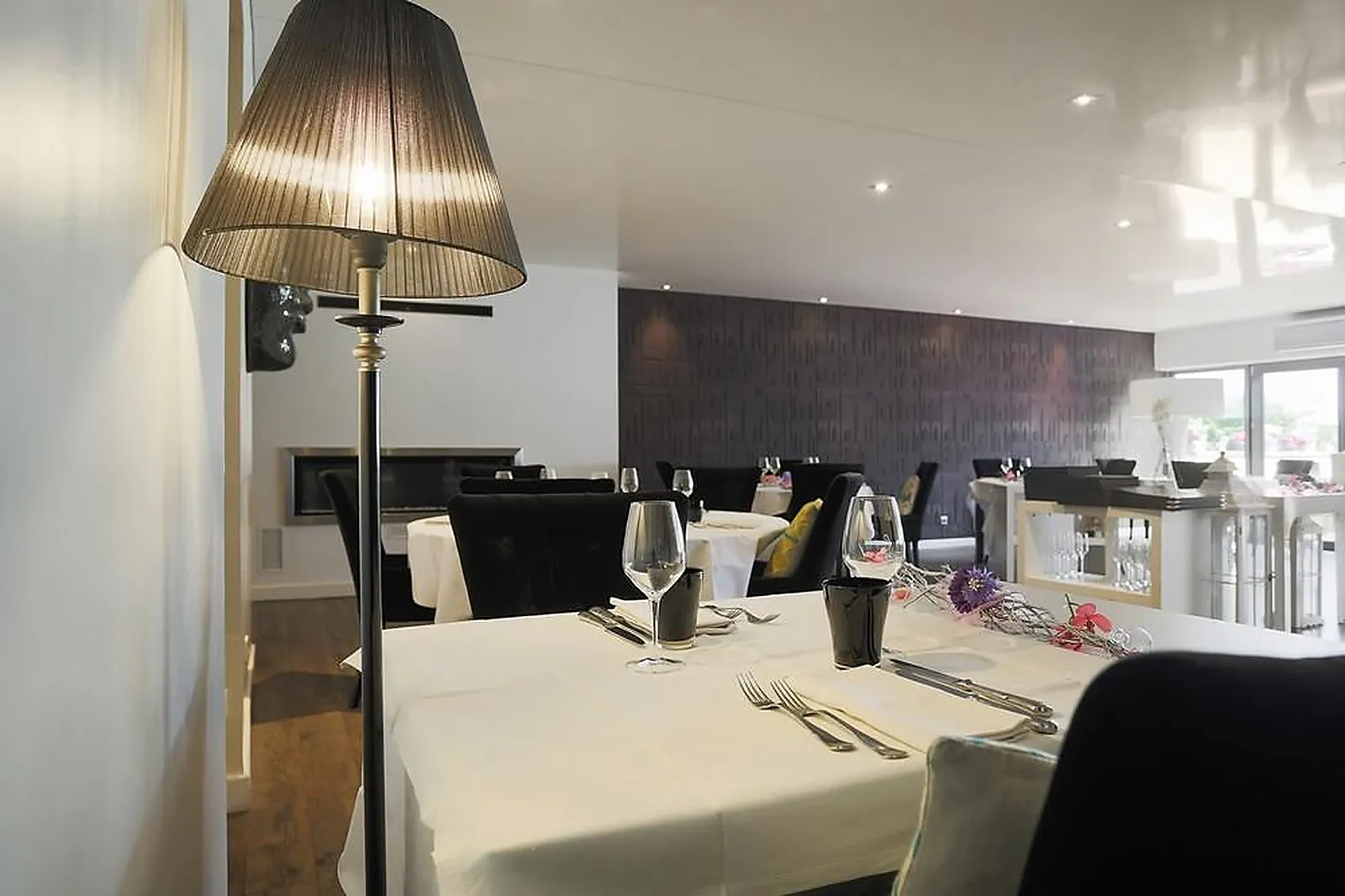 Cafés et Restaurants, RESTAURANTS - BENESTROFF (MOSELLE) : LA TOQUE BLANCHE