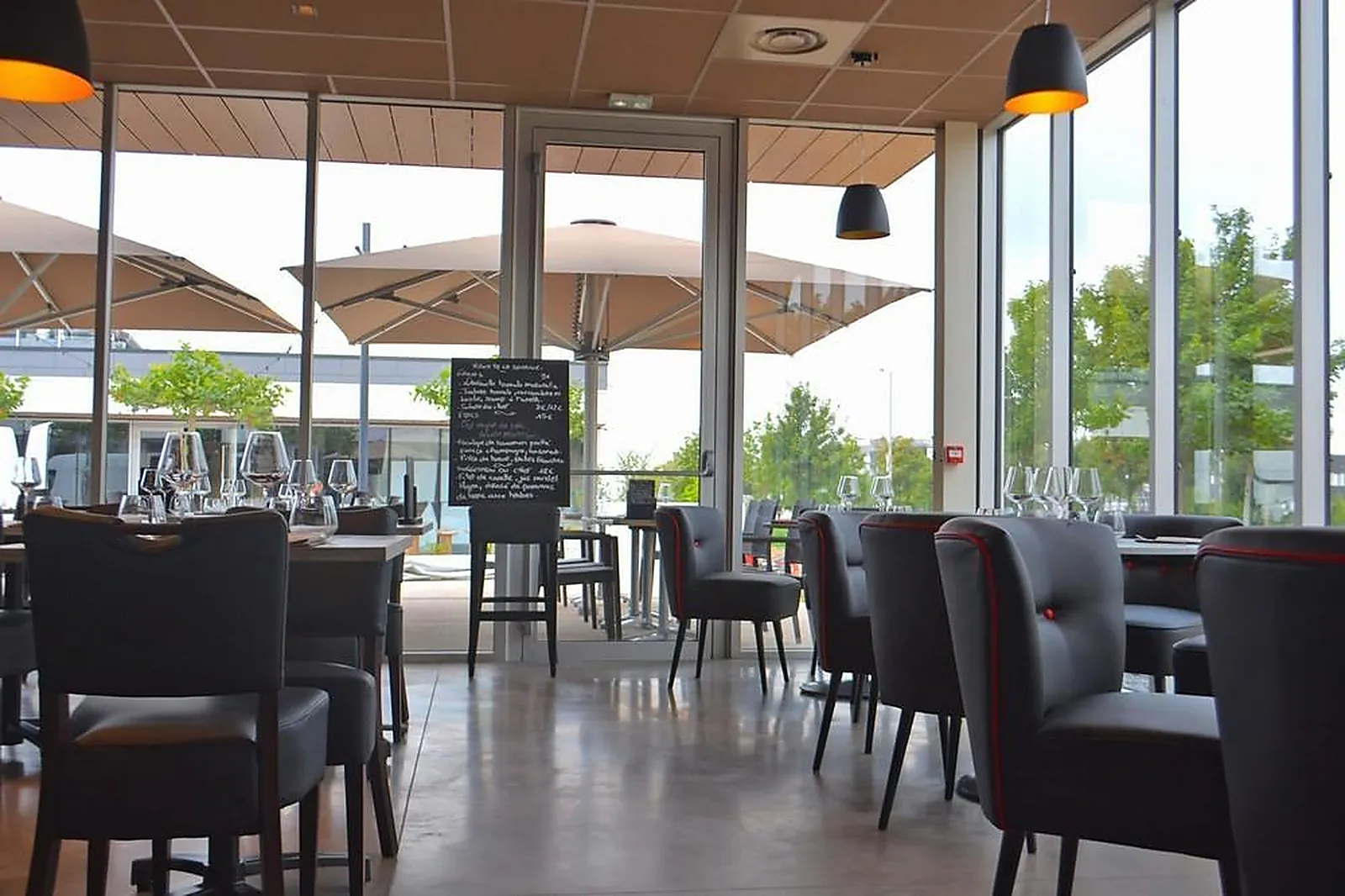Cafés et Restaurants, RESTAURANTS - BEZANNES (MARNE) : CHEZ FRED RESTAURANT
