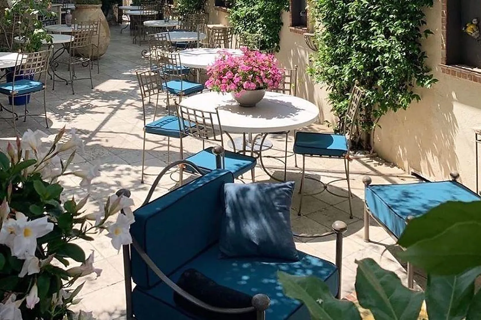Cafés et Restaurants, RESTAURANTS - BIOT (ALPES-MARITIMES) : LES TERRAILLERS
