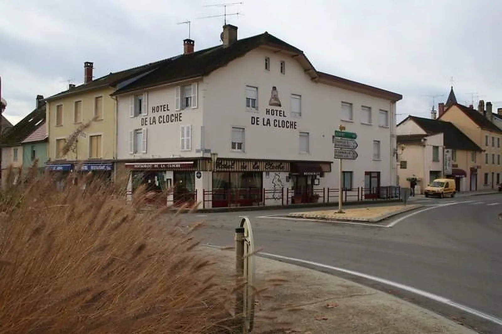 Cafés et Restaurants, RESTAURANTS - BLETTERANS (JURA) : RESTAURANT DE LA CLOCHE