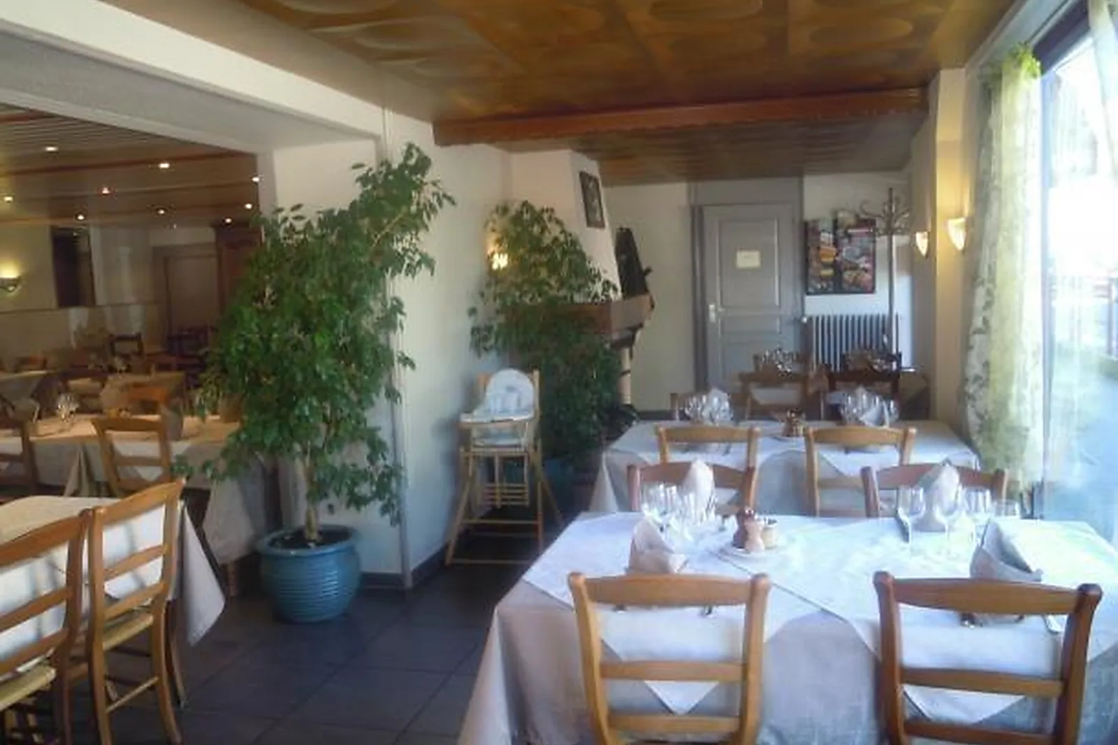 Cafés et Restaurants, RESTAURANTS - BLETTERANS (JURA) : RESTAURANT DE LA CLOCHE