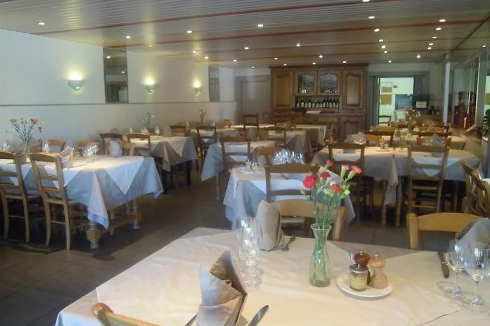 Cafés et Restaurants, RESTAURANTS - BLETTERANS (JURA) : RESTAURANT DE LA CLOCHE