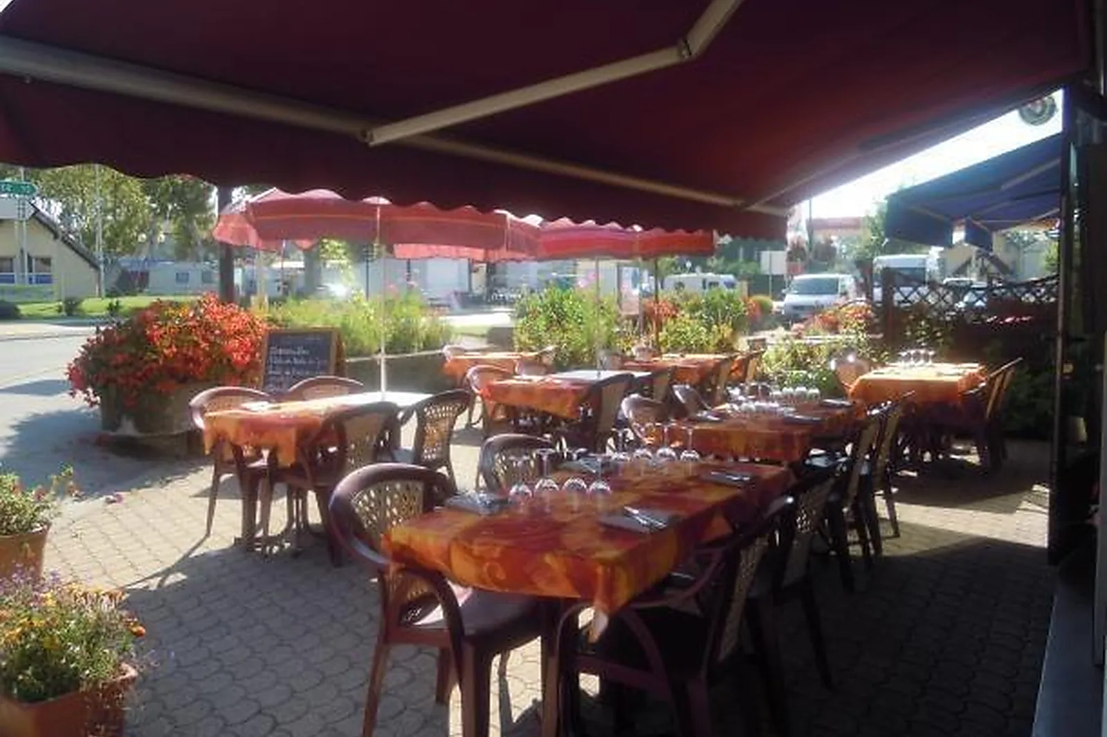 Cafés et Restaurants, RESTAURANTS - BLETTERANS (JURA) : RESTAURANT DE LA CLOCHE