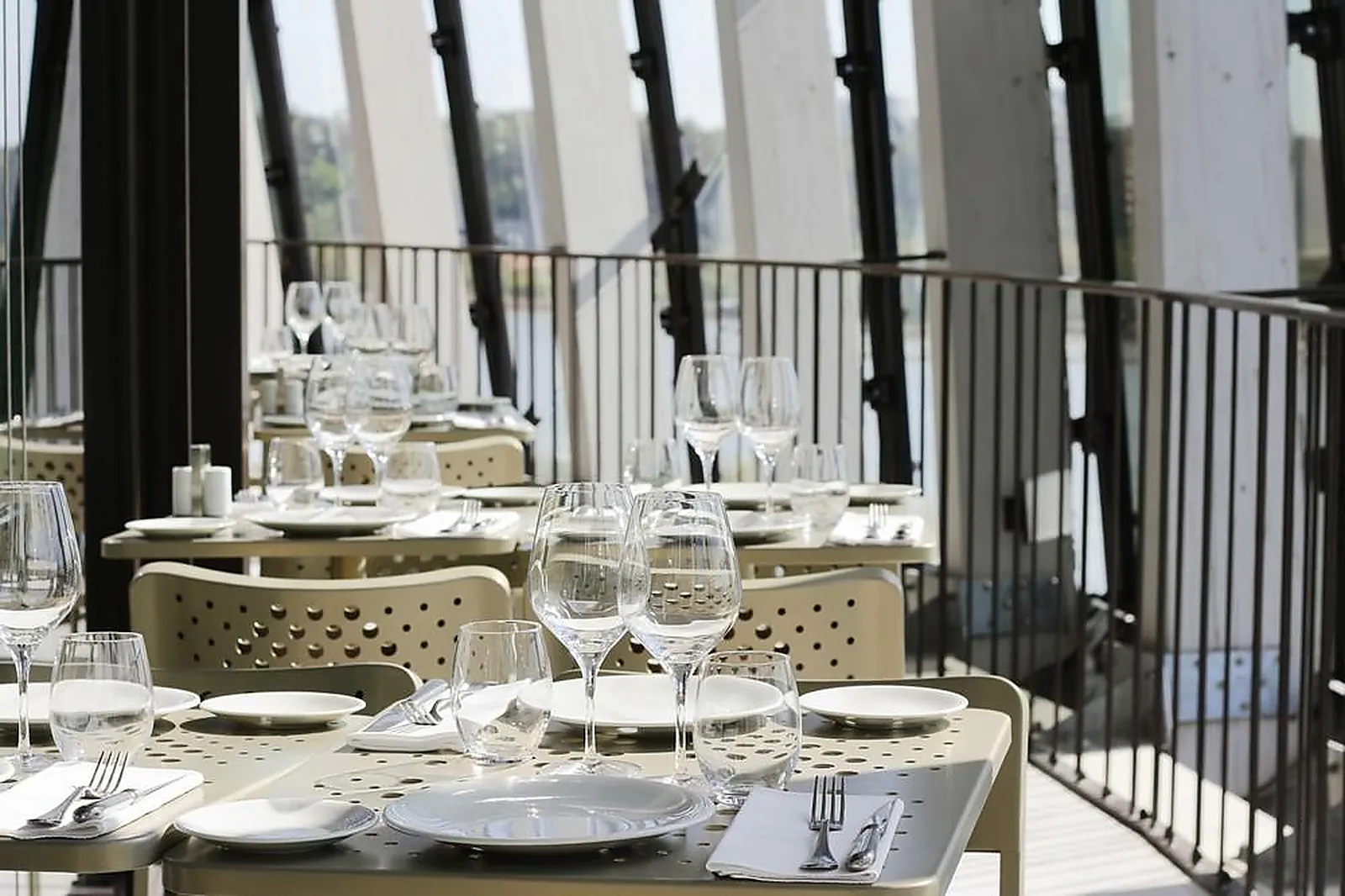 Cafés et Restaurants, RESTAURANTS - BORDEAUX (GIRONDE) : LE 7 RESTAURANT