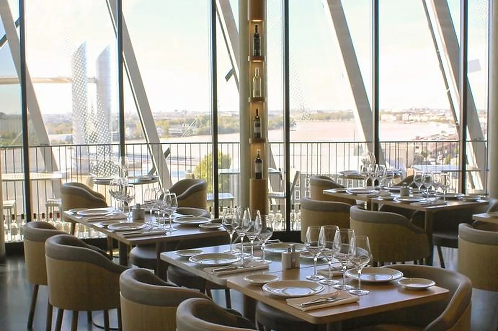 Cafés et Restaurants, RESTAURANTS - BORDEAUX (GIRONDE) : LE 7 RESTAURANT