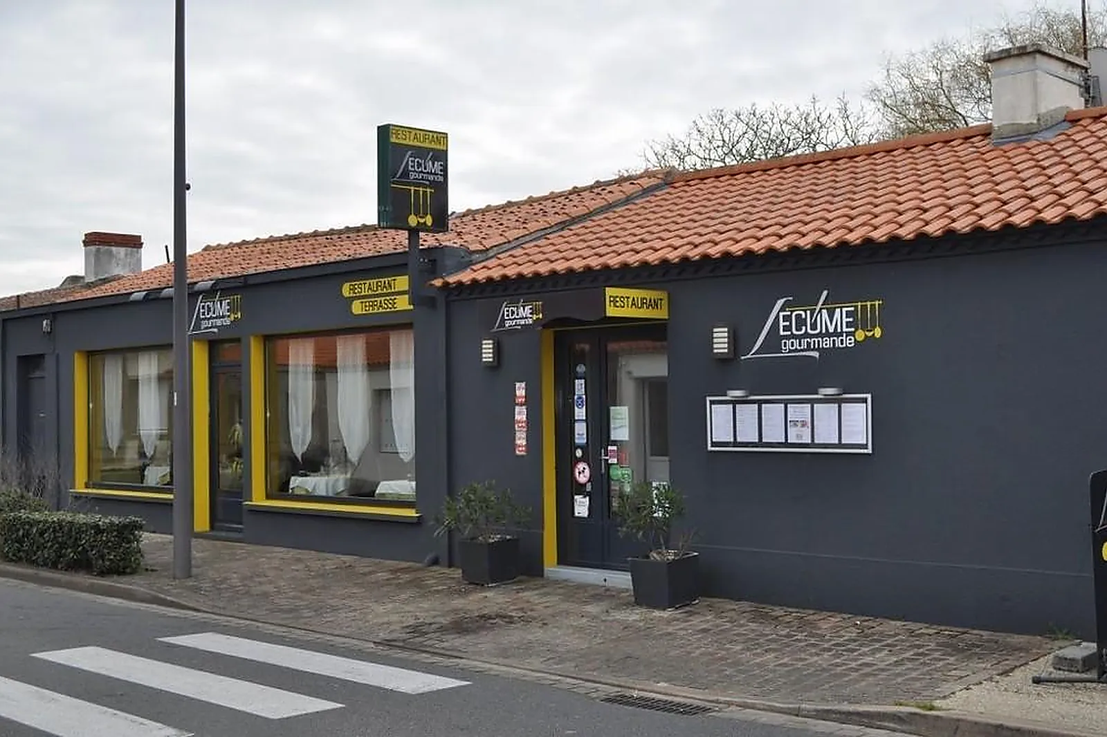 Cafés et Restaurants, RESTAURANTS - BOUIN (VENDÉE) : LL&RSQUO;ECUME GOURMANDE