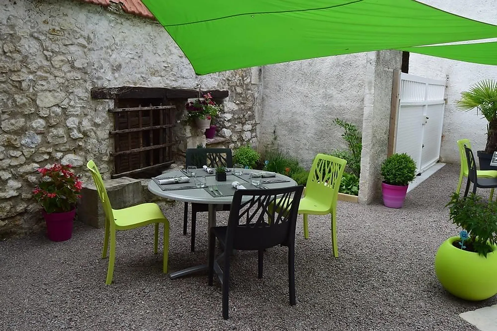 Cafés et Restaurants, RESTAURANTS - BOULLERET (CHER) : MAISON MEDARD