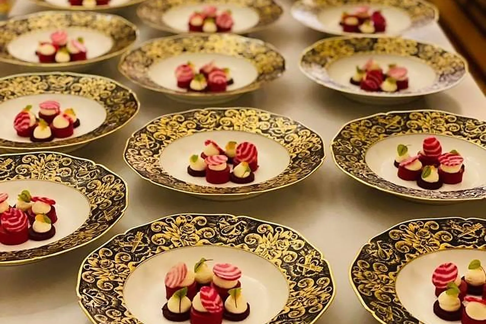 Cafés et Restaurants, RESTAURANTS - BOULLERET (CHER) : MAISON MEDARD