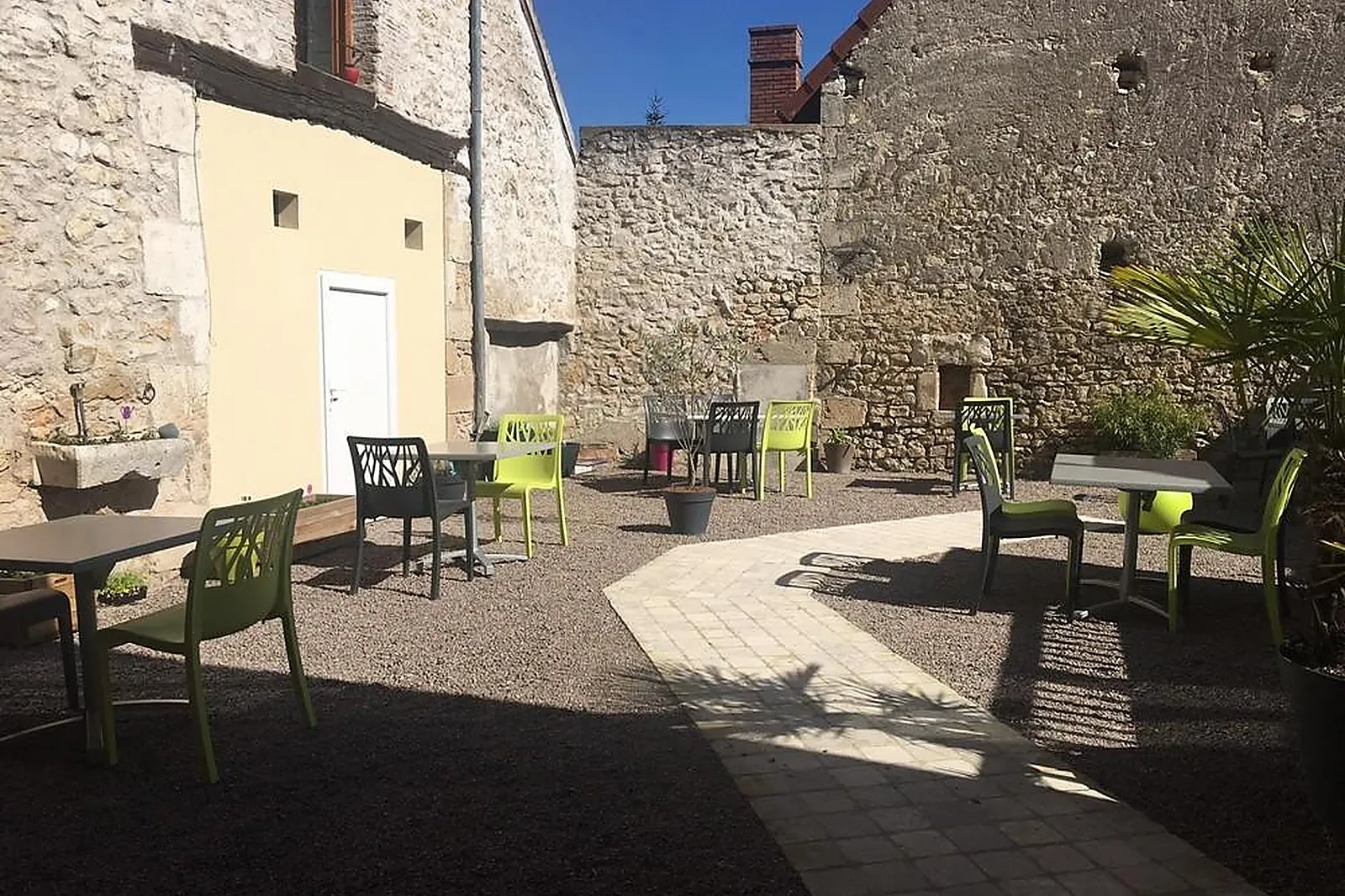 Cafés et Restaurants, RESTAURANTS - BOULLERET (CHER) : MAISON MEDARD