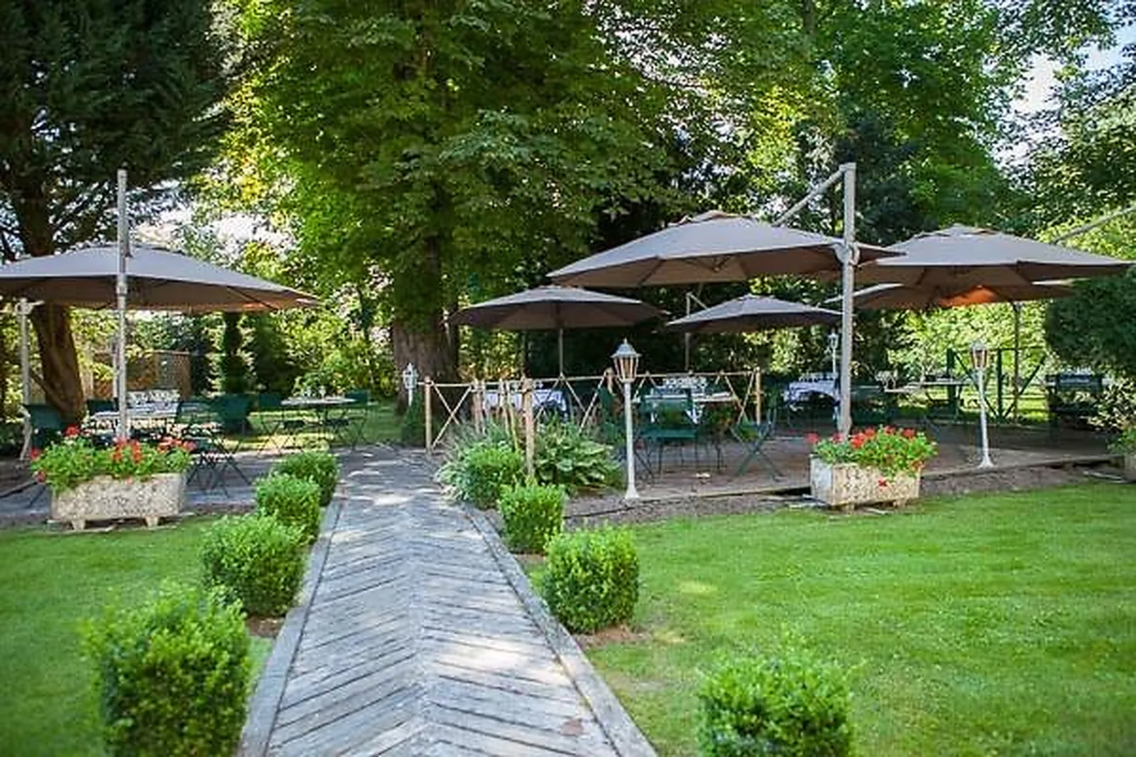 Cafés et Restaurants, RESTAURANTS - BOURRON-MARLOTTE (SEINE-ET-MARNE) : LES PRÉMICES