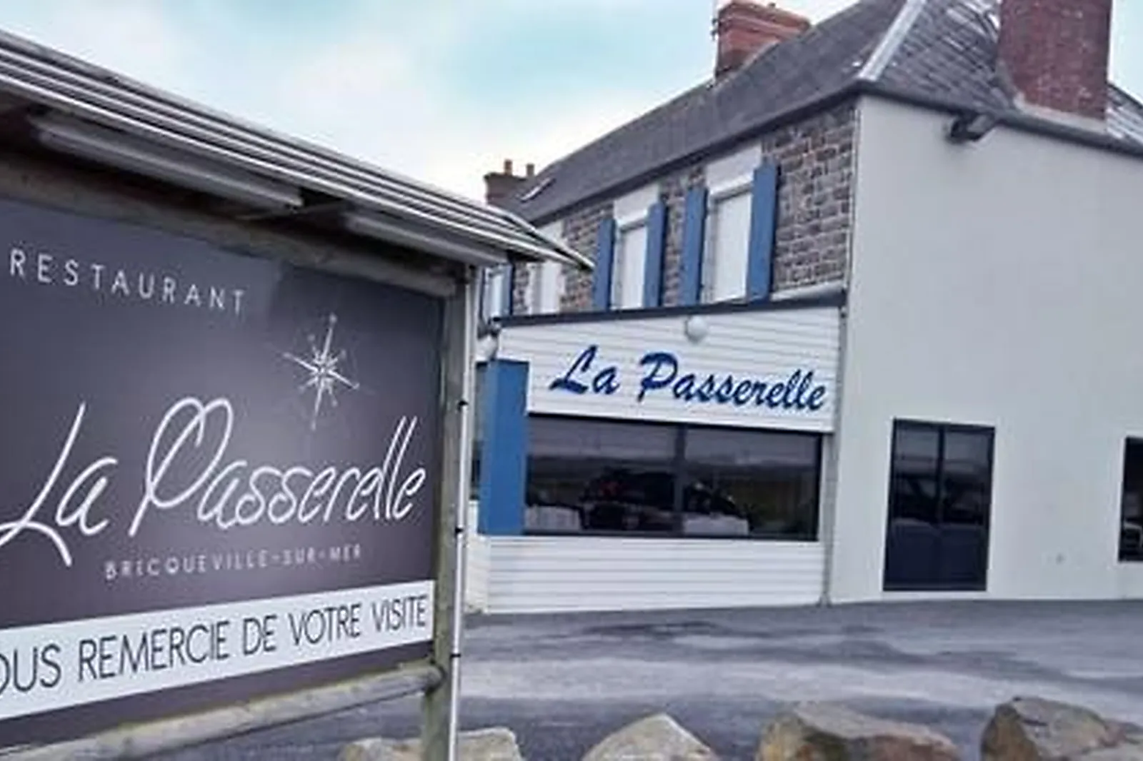 Cafés et Restaurants, RESTAURANTS - BRICQUEVILLE-SUR-MER (MANCHE) : LA PASSERELLE BRICQUEVILLE