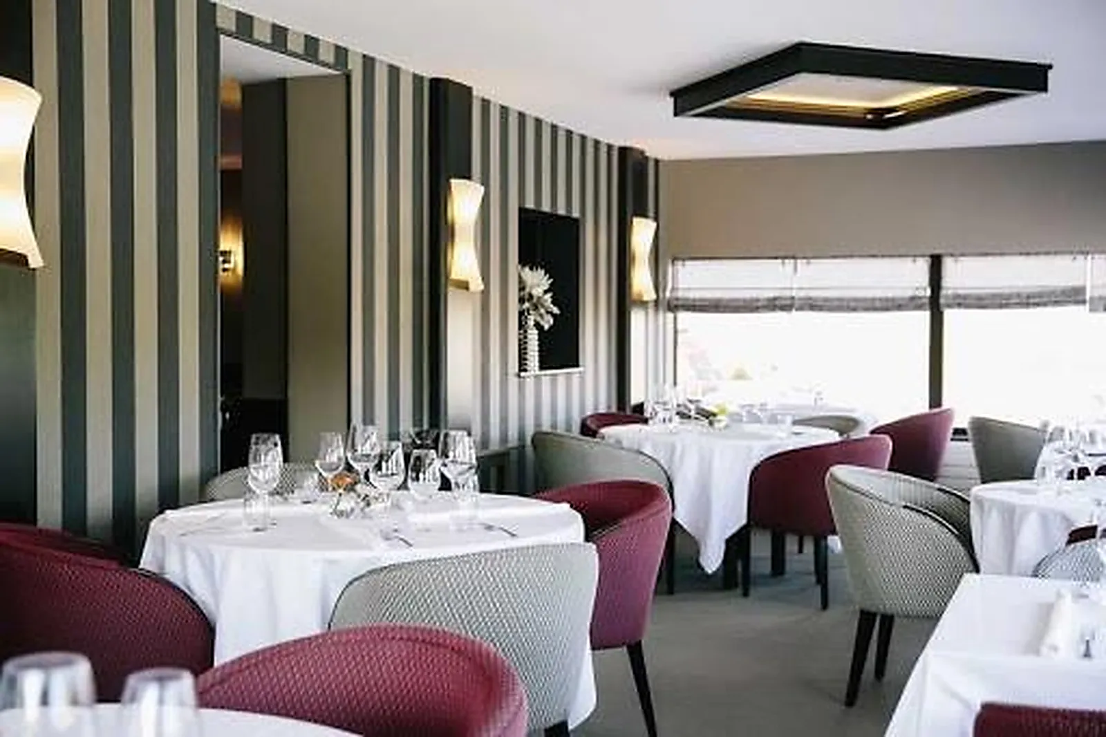 Cafés et Restaurants, RESTAURANTS - BRICQUEVILLE-SUR-MER (MANCHE) : LA PASSERELLE BRICQUEVILLE