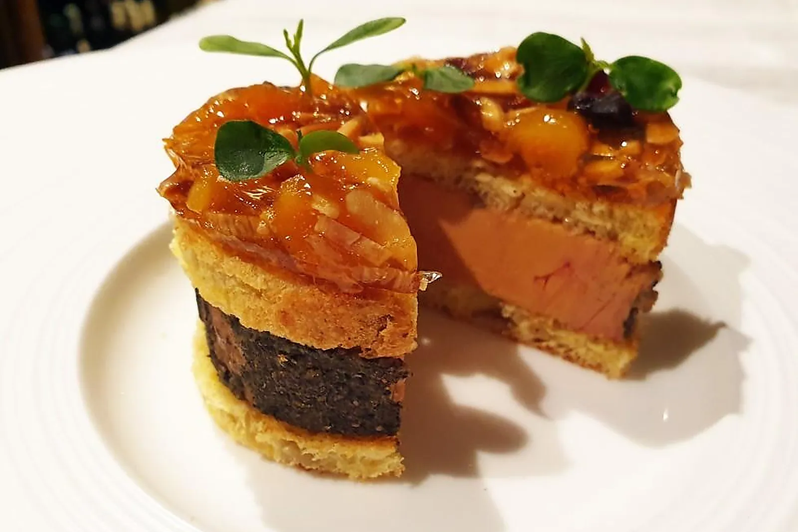 Cafés et Restaurants, RESTAURANTS - BRIVE-LA-GAILLARDE (CORRÈZE) : EN CUISINE