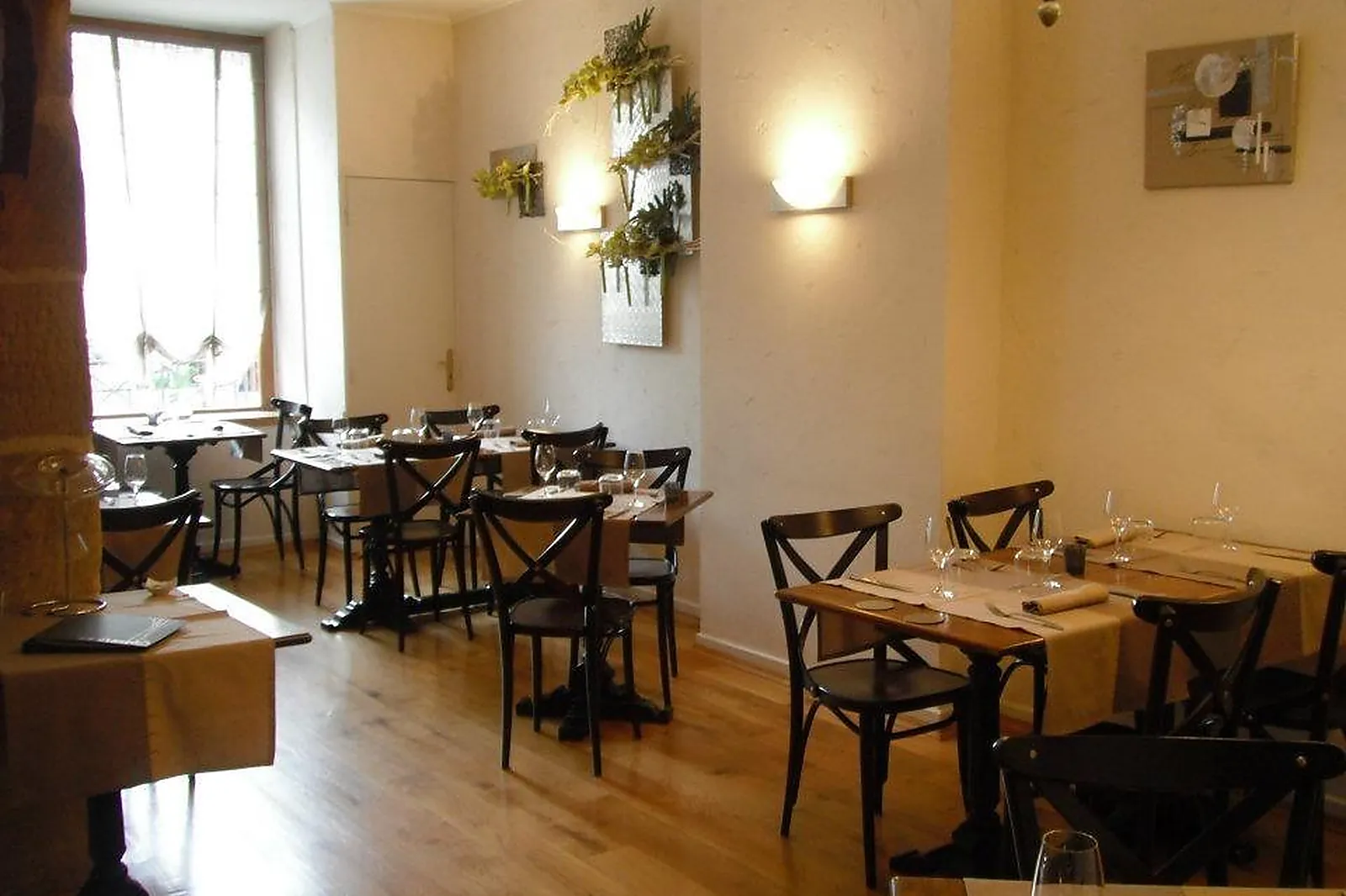 Cafés et Restaurants, RESTAURANTS - BRIVE-LA-GAILLARDE (CORRÈZE) : EN CUISINE