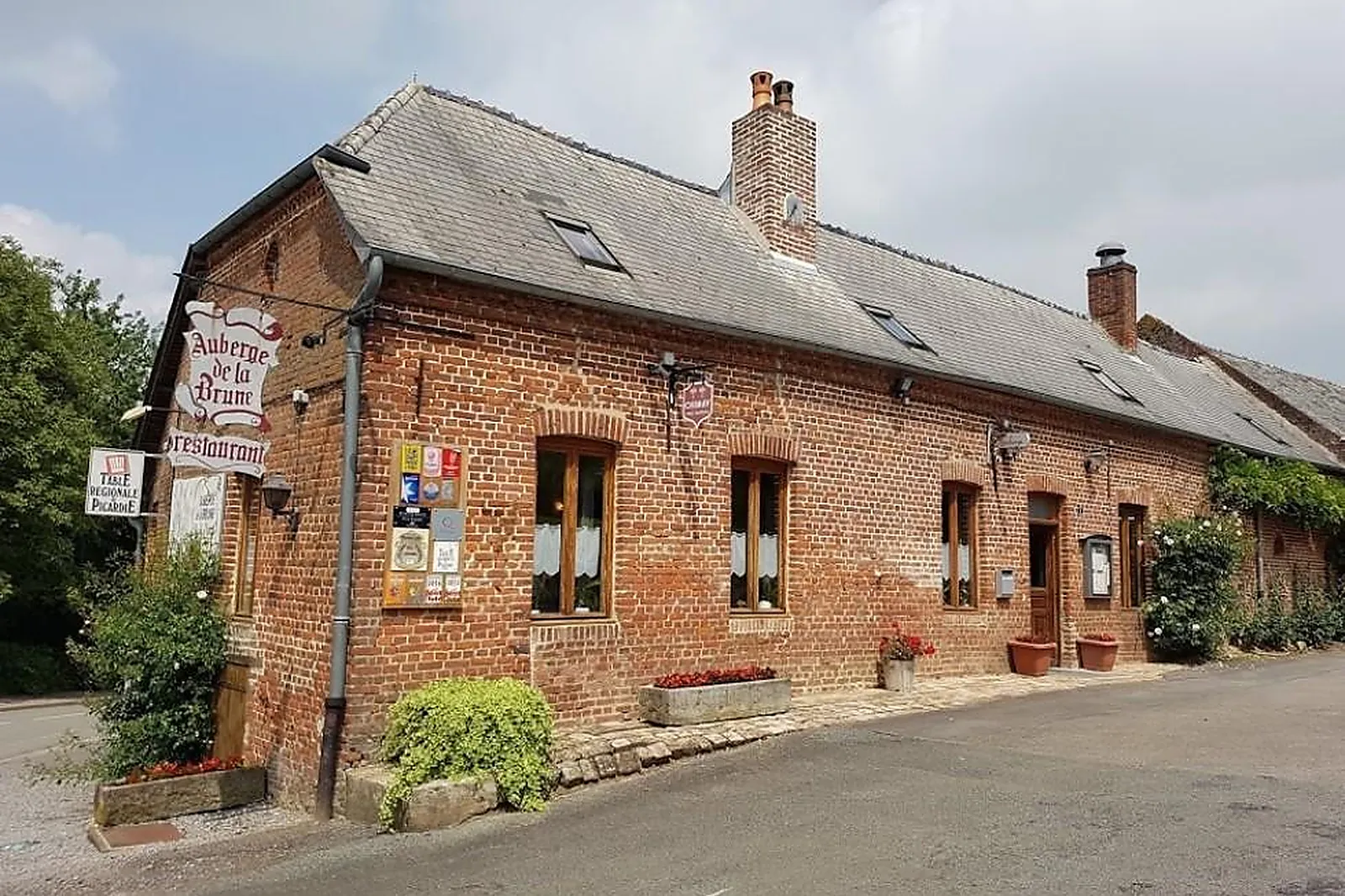Cafés et Restaurants, RESTAURANTS - BURELLES (AISNE) : AUBERGE DE LA BRUNE