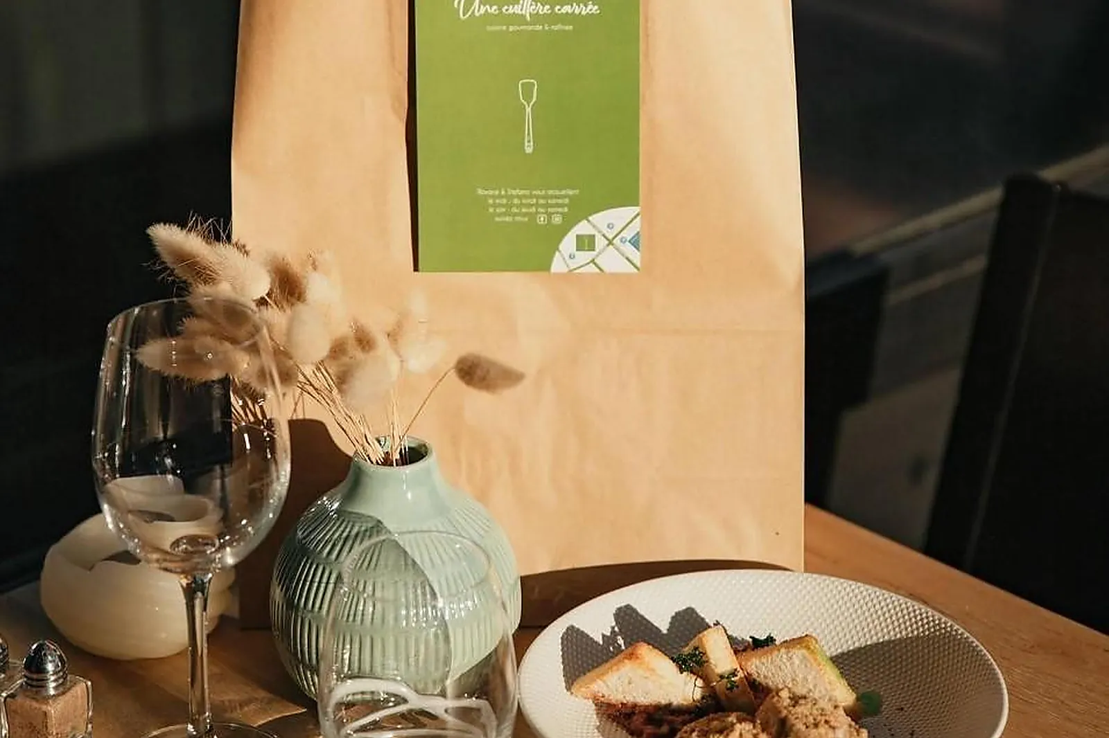 Cafés et Restaurants, RESTAURANTS - CAEN (CALVADOS) : UNE CUILLÈRE CARRÉE