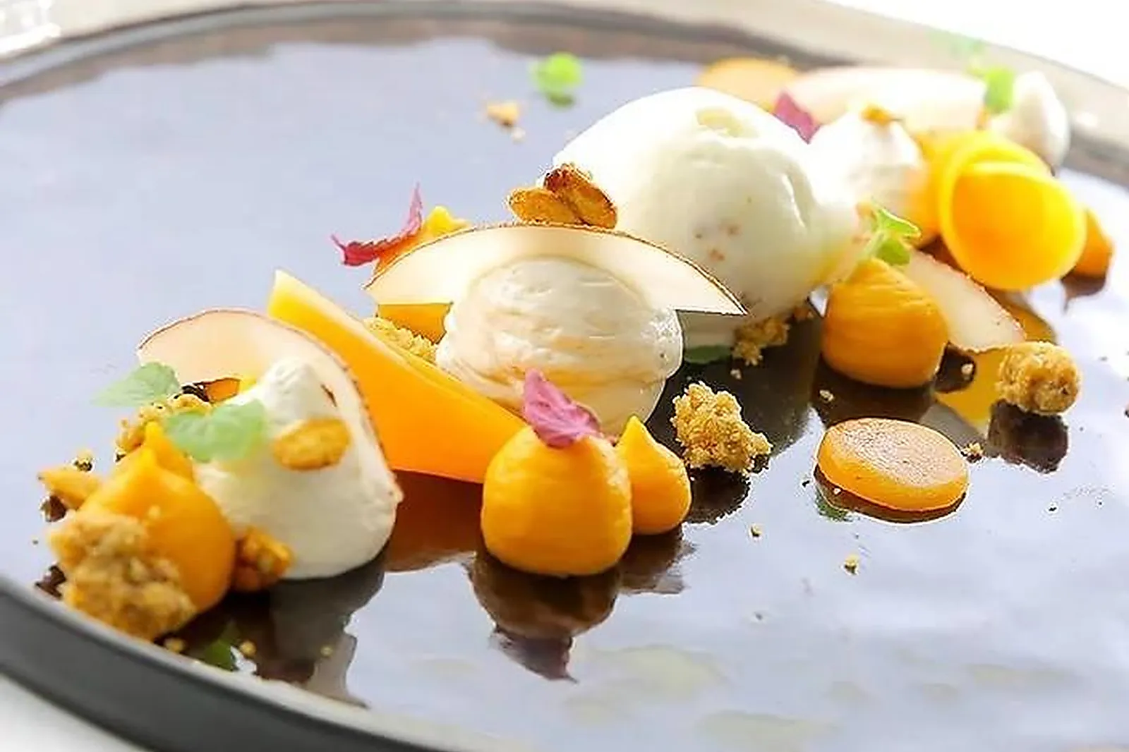 Cafés et Restaurants, RESTAURANTS - CAIRANNE (VAUCLUSE) : CÔTEAUX ET FOURCHETTES