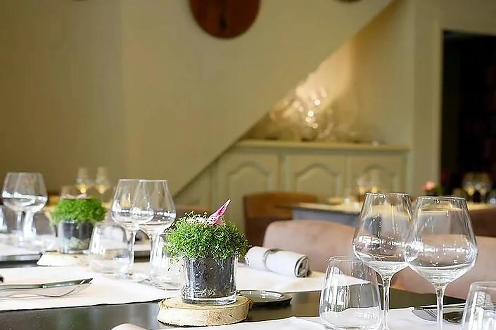 Cafés et Restaurants, RESTAURANTS - CAIRANNE (VAUCLUSE) : CÔTEAUX ET FOURCHETTES