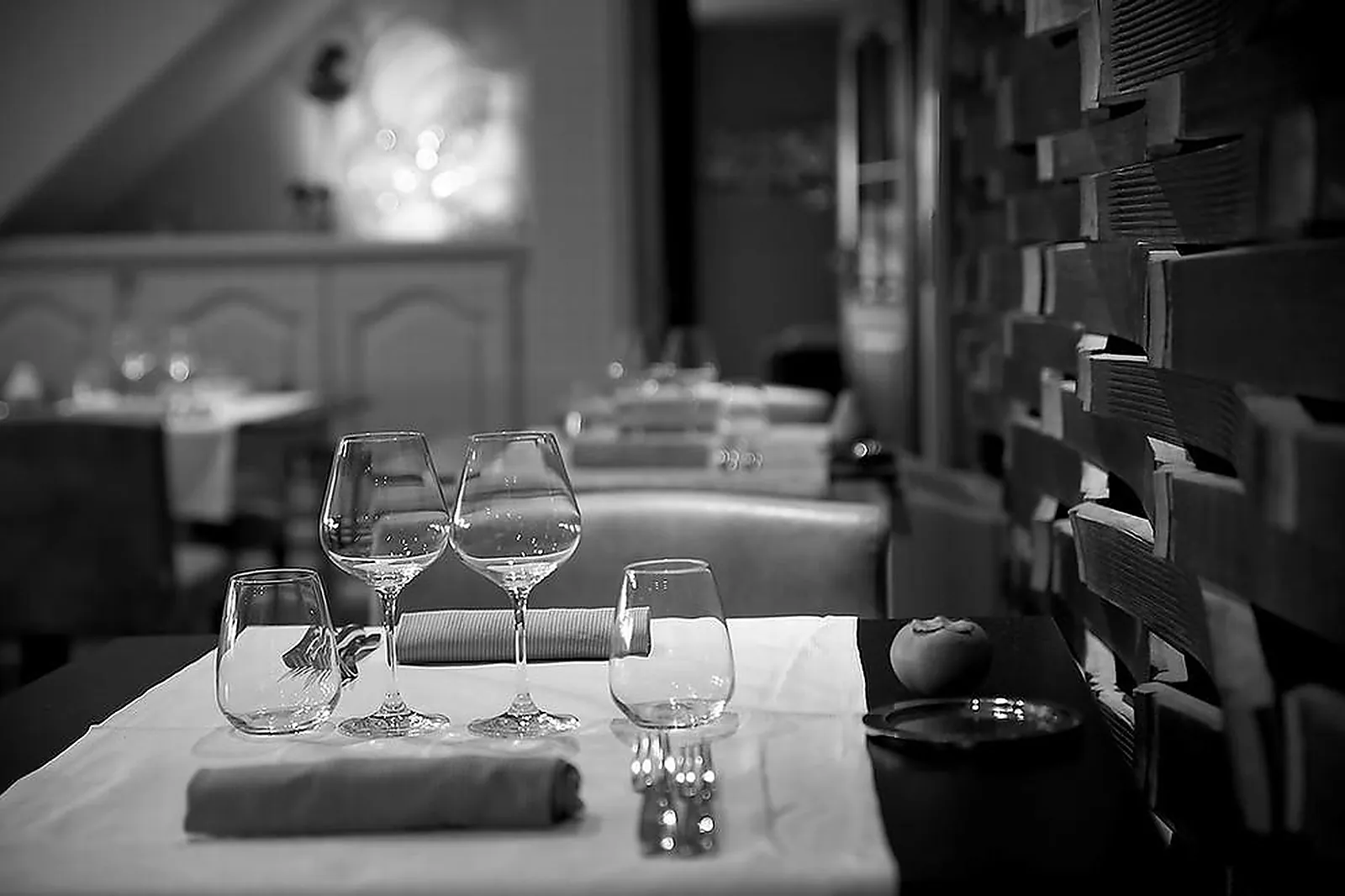 Cafés et Restaurants, RESTAURANTS - CAIRANNE (VAUCLUSE) : CÔTEAUX ET FOURCHETTES