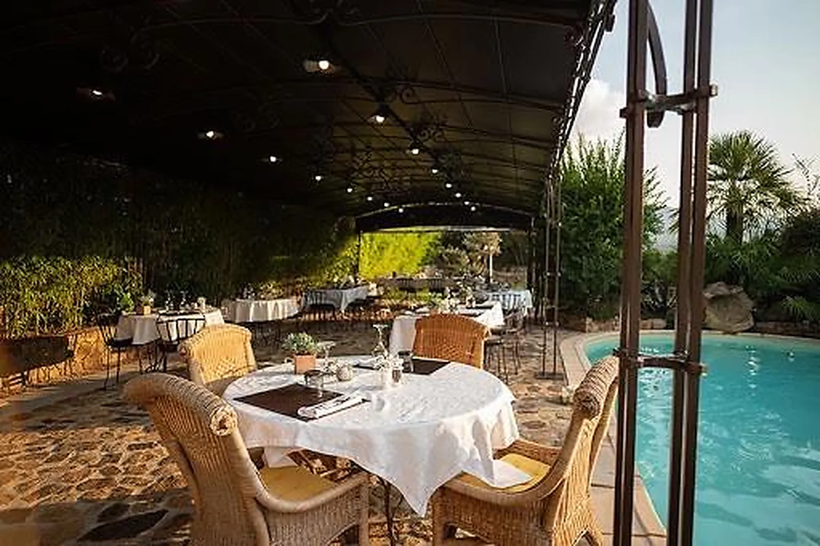 Cafés et Restaurants, RESTAURANTS - CALENZANA (CORSE 2A-2B) : LL&RSQUO;ANGE DES MERS